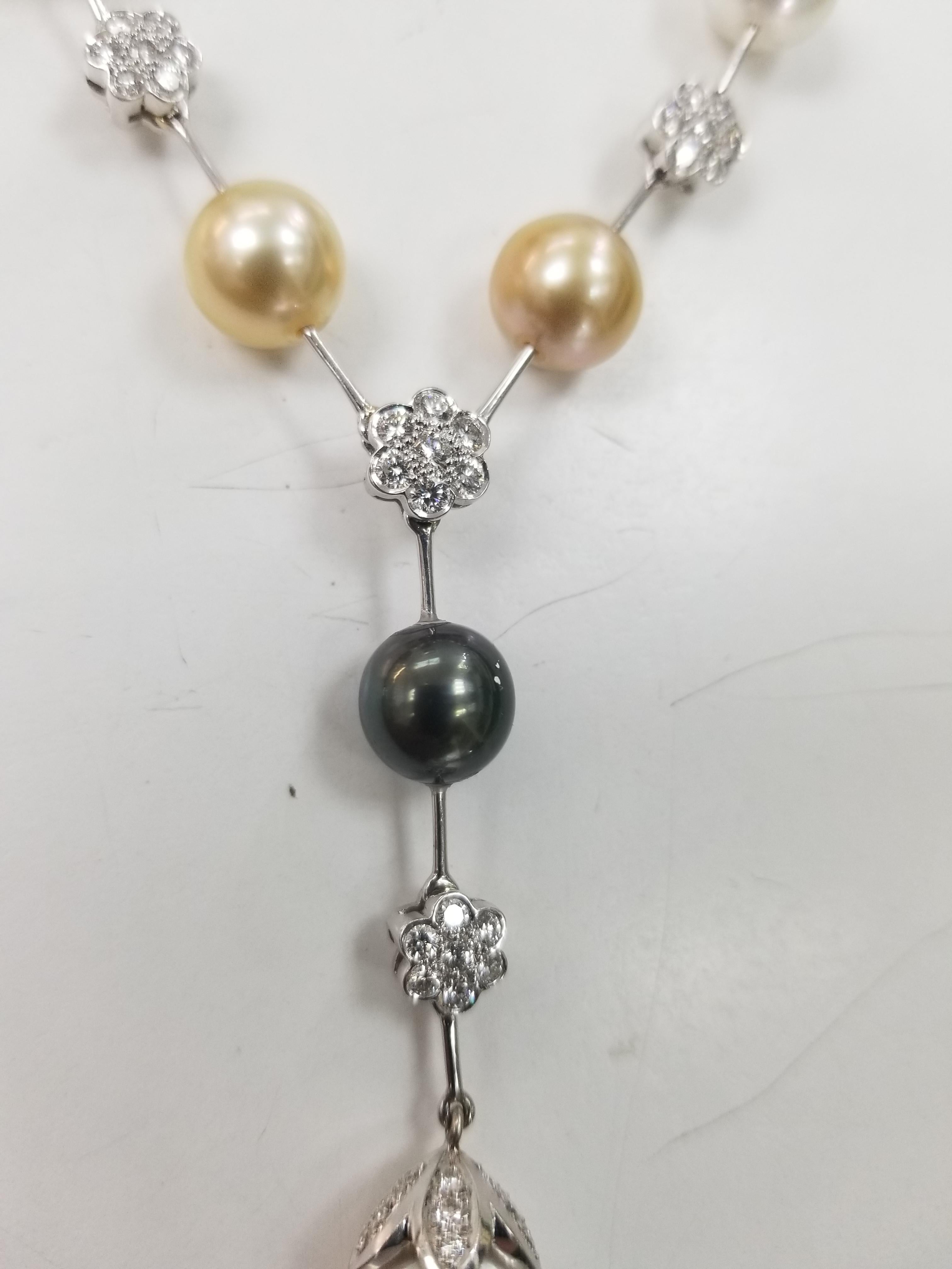 14 Karat White Gold South Sea Pearl Multicolored and Diamond Necklace In New Condition For Sale In Los Angeles, CA