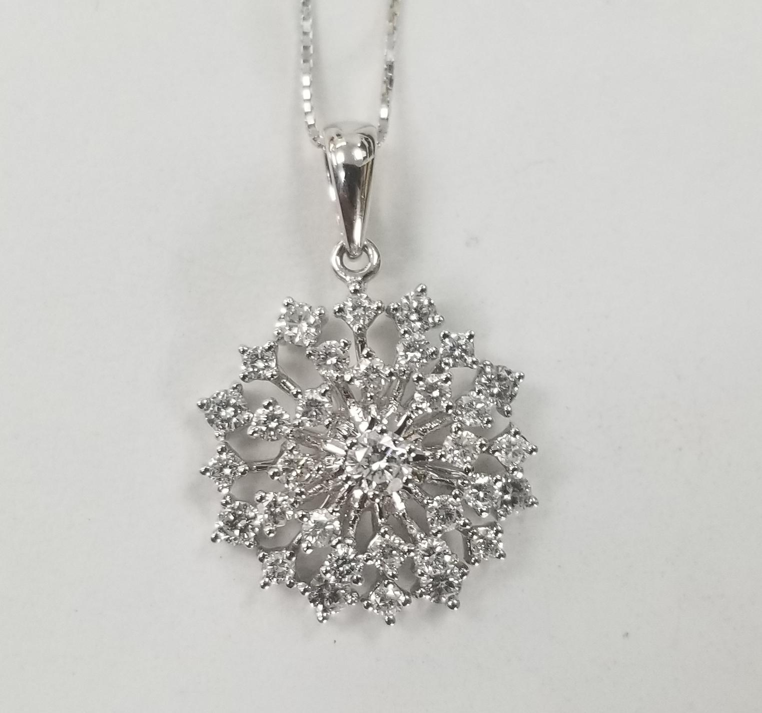 14K white gold cluster diamond necklace with approximately 0.75 carat total weight of white eye clean round diamonds, H in color, VS2 in clarity. The length of the chain is 18 inches.
Specifications:
    main stone:   diamonds:32
    carat total