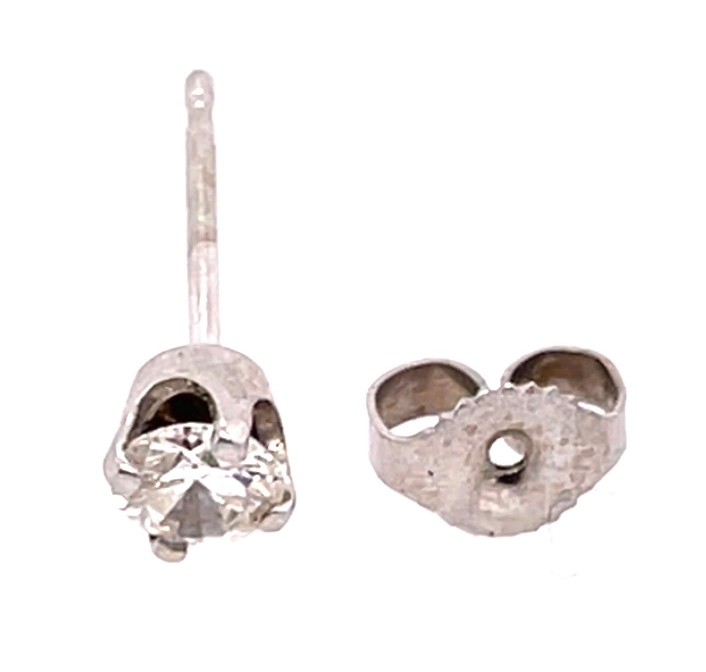 14 Karat White Gold Stud Diamond Earrings In Good Condition For Sale In Stamford, CT
