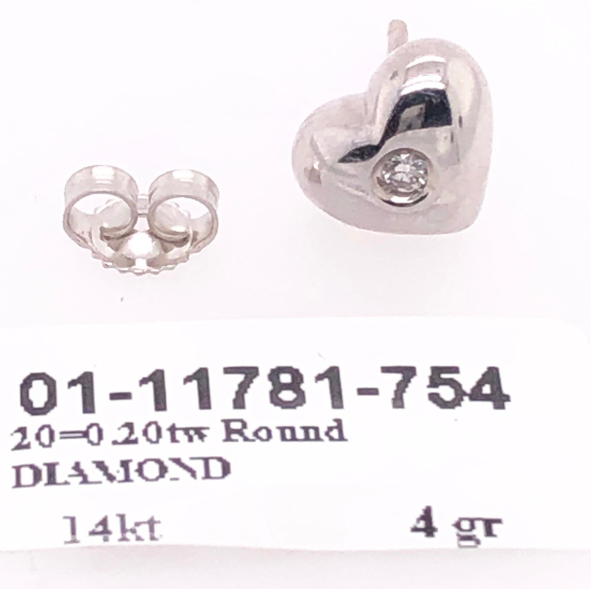 14 Karat White Gold Stud Heart Earrings with Round Diamonds In Good Condition For Sale In Stamford, CT