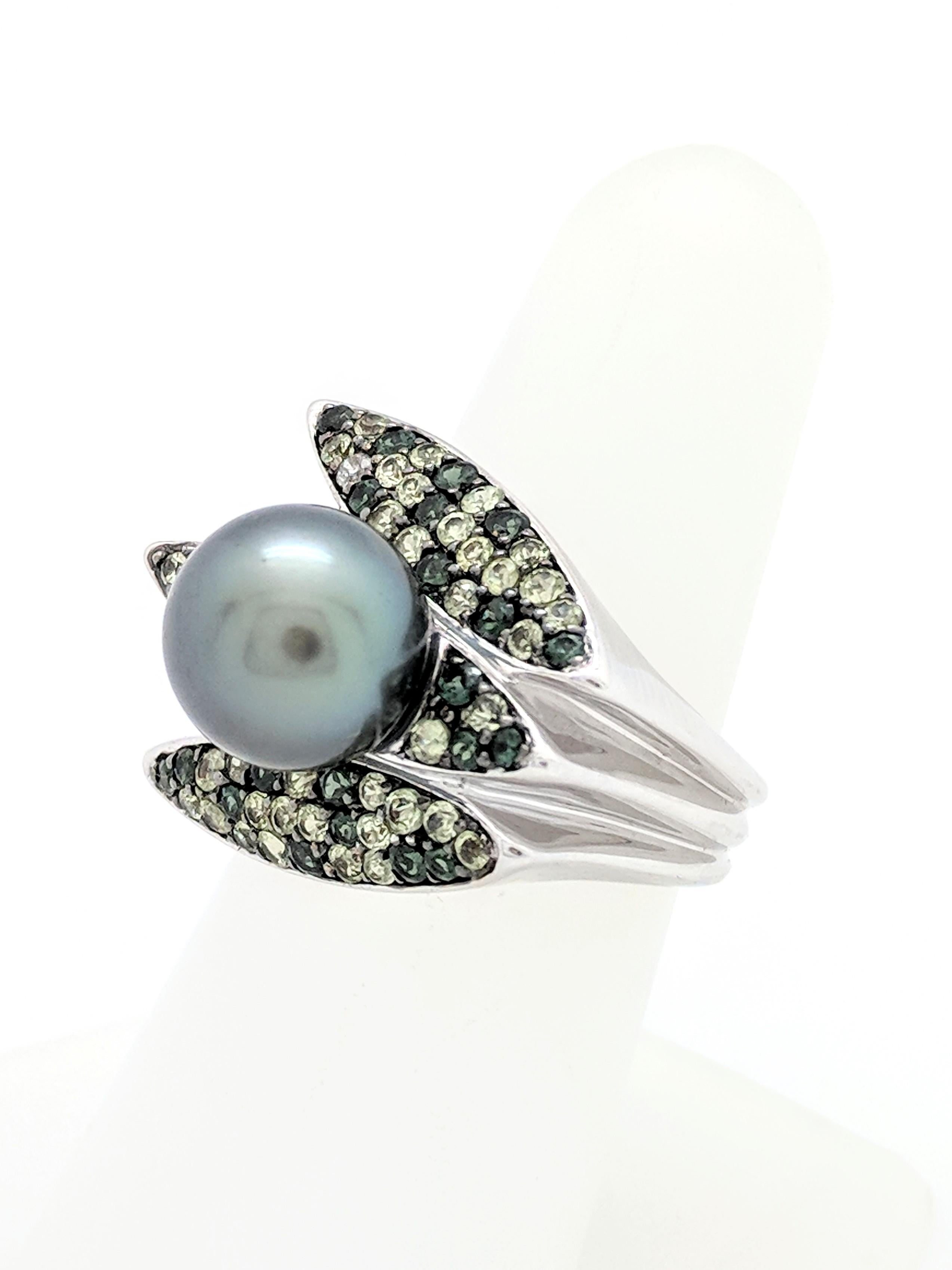 14 Karat White Gold Tahitian Pearl, Tourmaline and Peridot Ring In Excellent Condition In Gainesville, FL