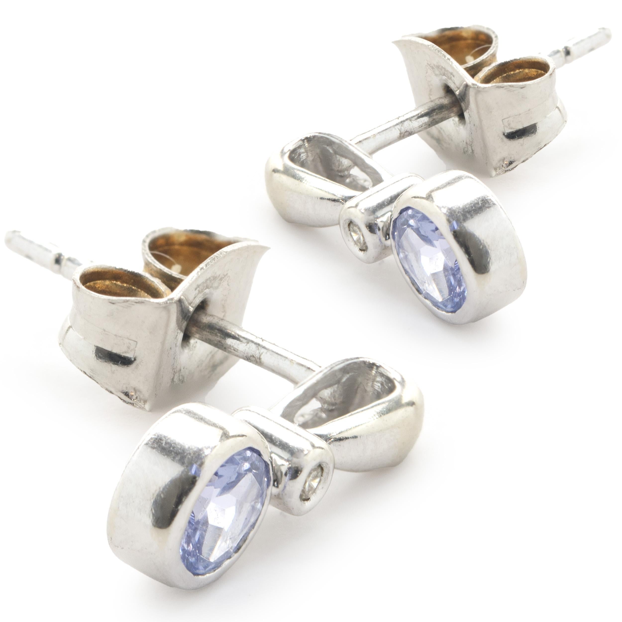 14 Karat White Gold Tanzanite and Diamond Drop Earrings In Excellent Condition For Sale In Scottsdale, AZ