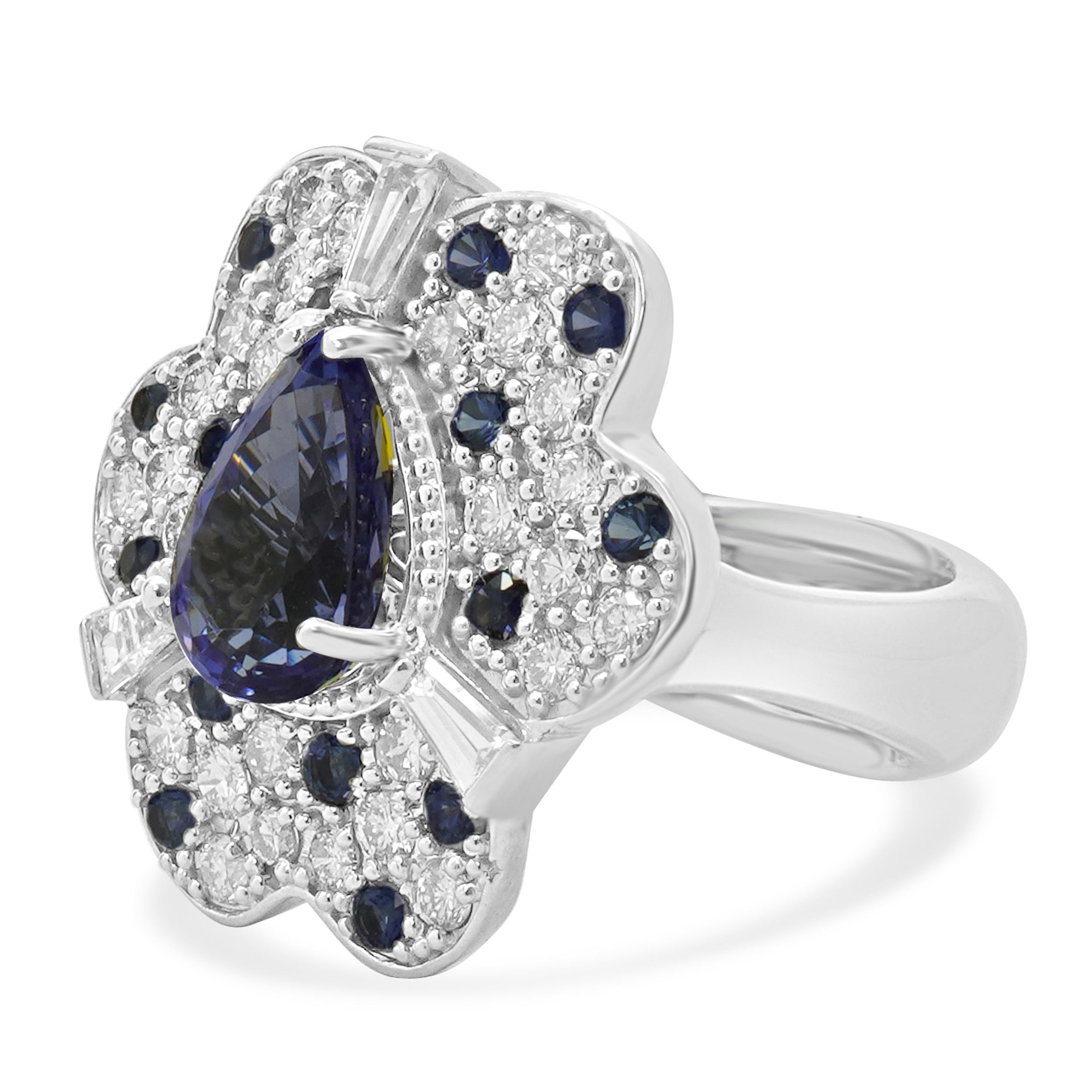MATERIAL: 14k Weißgold
Tansanit: Birnenschliff = 1,90cttw
Saphir: Rundschliff = 0,45ct
Diamant: Rund- und Baguetteschliff = 0,60cttw
Farbe: G
Klarheit: SI1
Größe: 7,5
Gewicht: 19,77 Gramm

