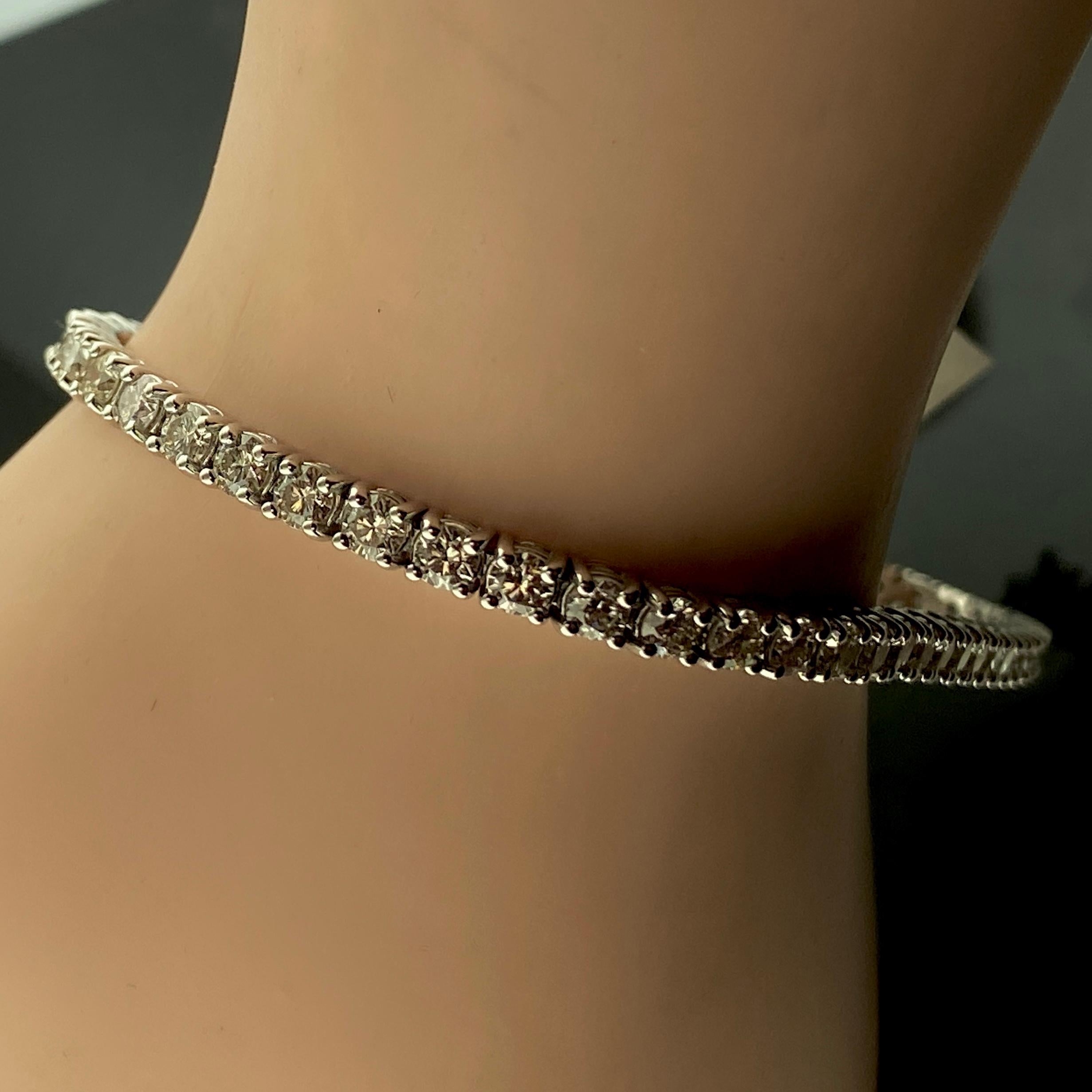 6.00 carat total weight Round Brilliant Cut Diamond Tennis Bracelet in 14 Karat White Gold.

The bracelet weighs approximately 10 grams, 7 inches in length, there are 55 Natural Round Brilliant Cut diamonds, H in color, VS in clarity.