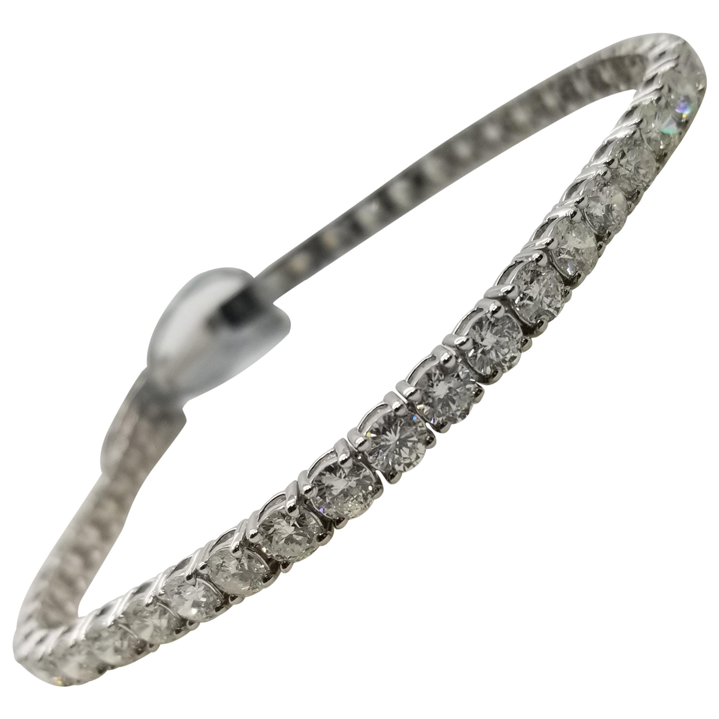 14 Karat White Gold Tennis Bracelet with 45 Round Diamonds 9.01 Carat For Sale