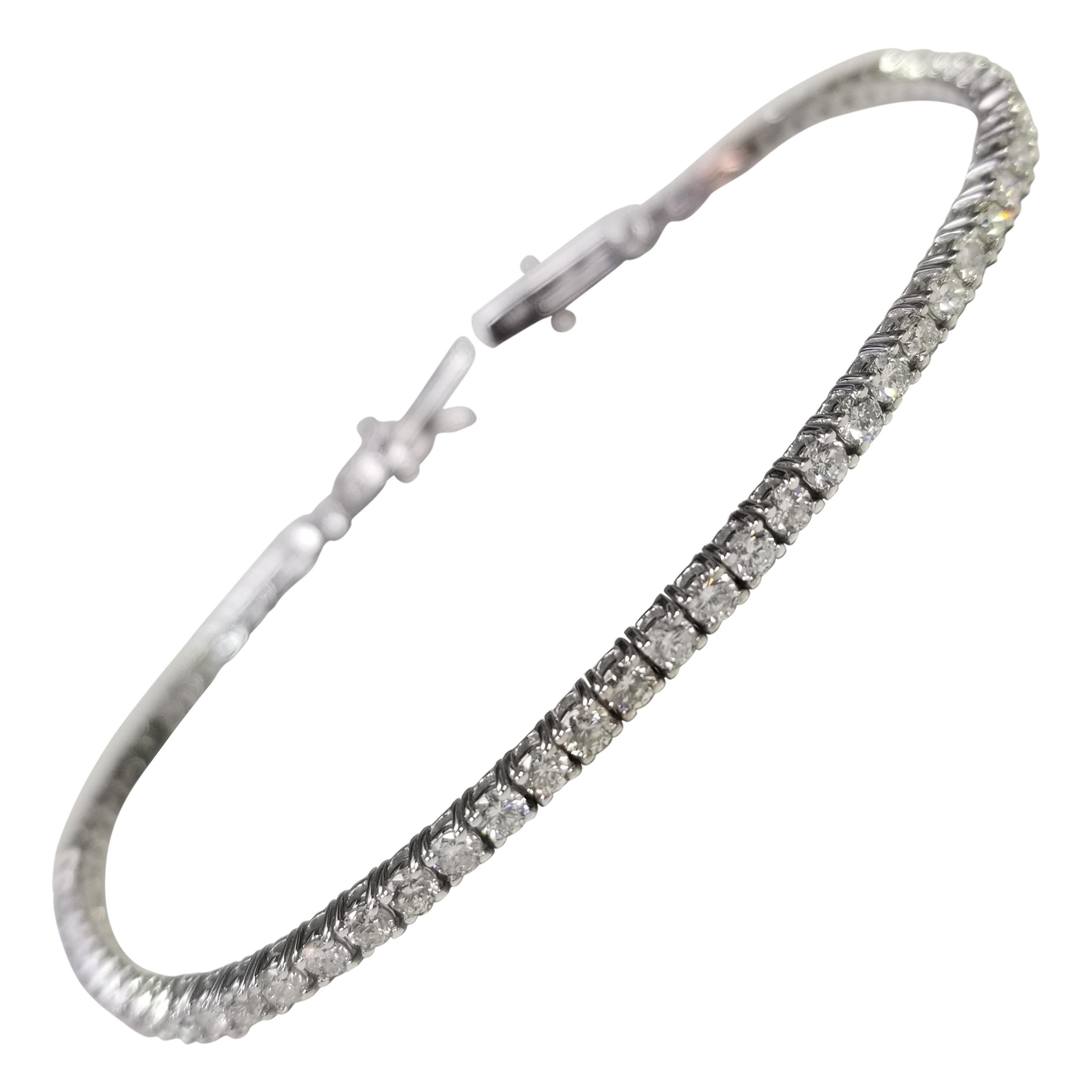 14 Karat White Gold Tennis Bracelet with 75 Round Diamonds 3.01 Carat For Sale