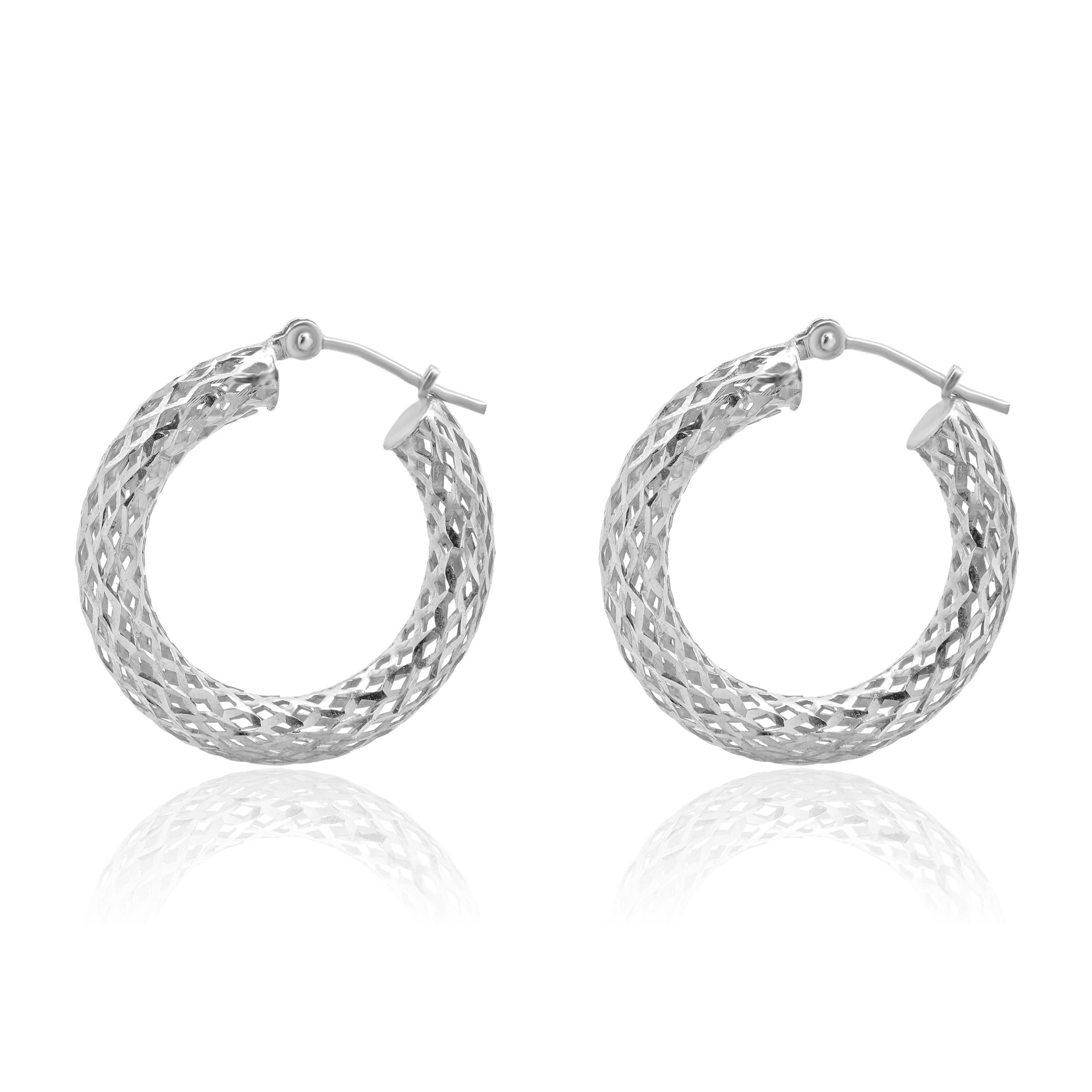 Material: 14K white gold
Dimension: earrings measure 23.5mm in diameter
Weight: 2.10 grams
