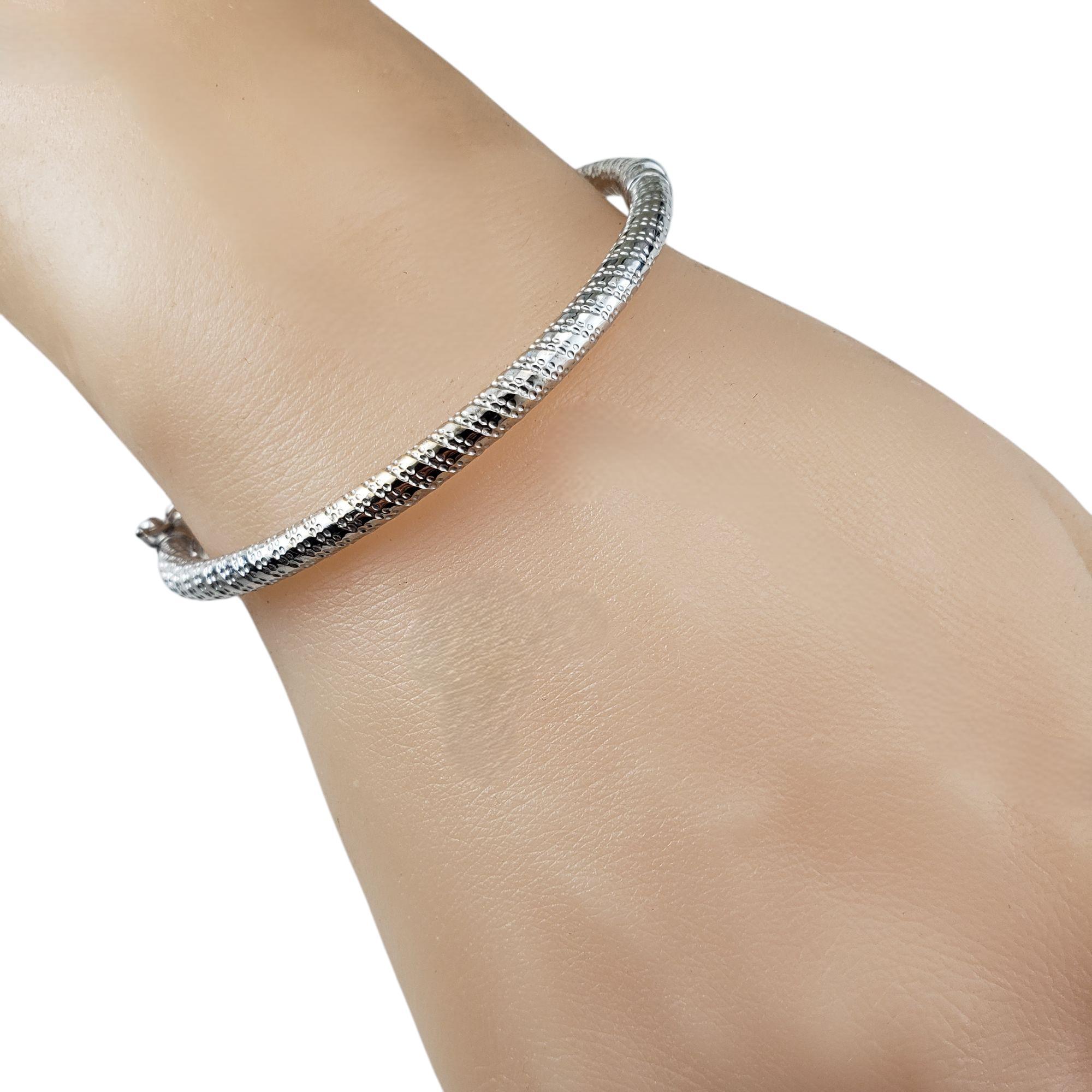 Pulsera brazalete ovalada texturizada de oro blanco de 14 quilates nº 21243 en venta 3