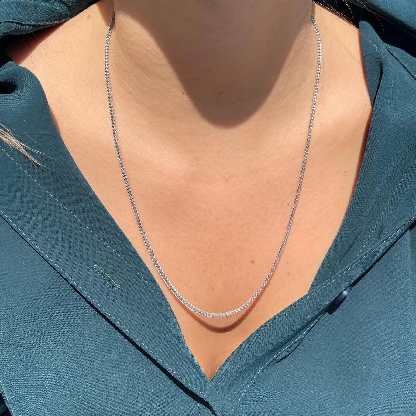 14 Karat Weißgold Dicke minimalistische Rombo-Halskette, Shlomit Rogel im Zustand „Neu“ im Angebot in Ramatgan, IL