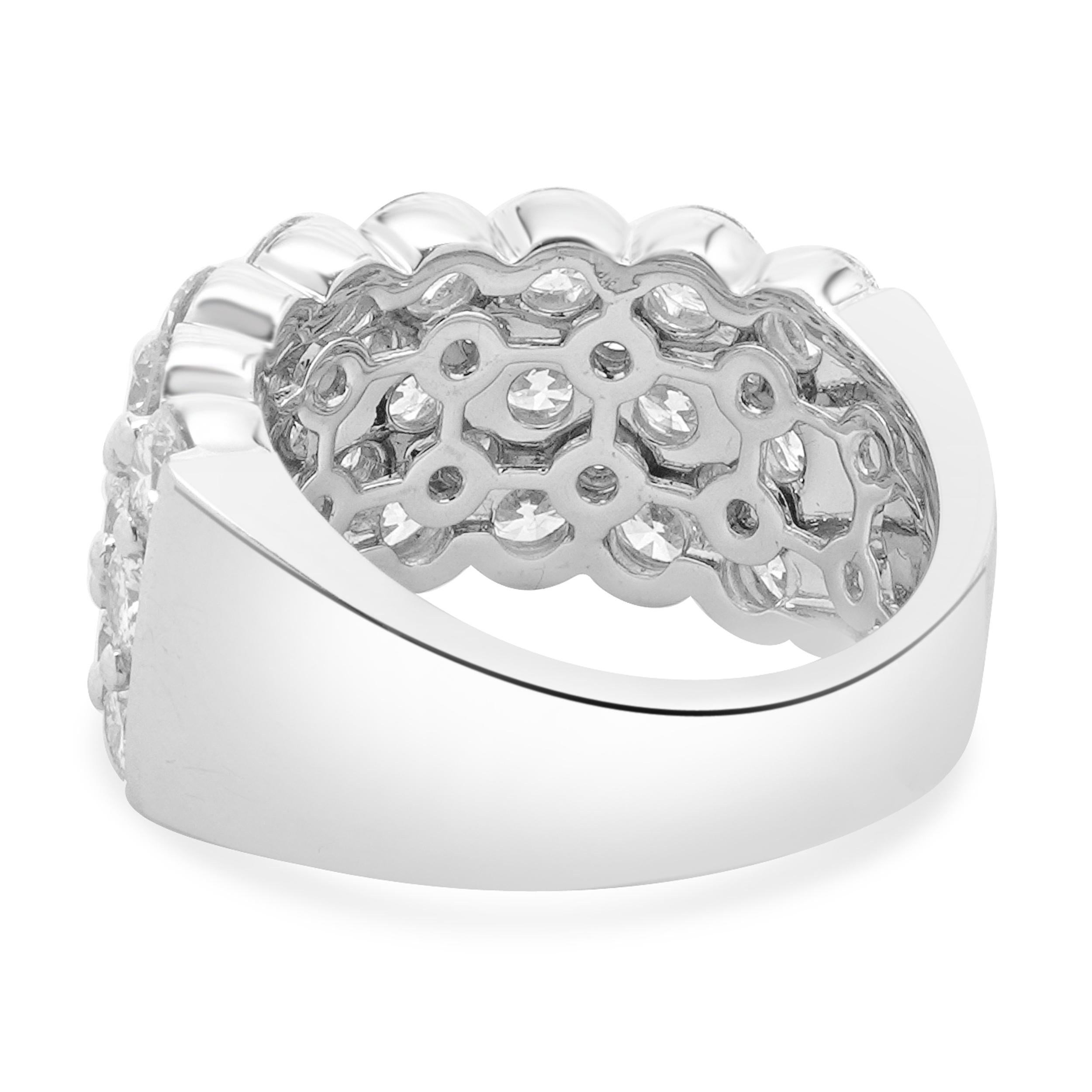Bague à trois rangées de diamants en or blanc 14 carats Excellent état - En vente à Scottsdale, AZ