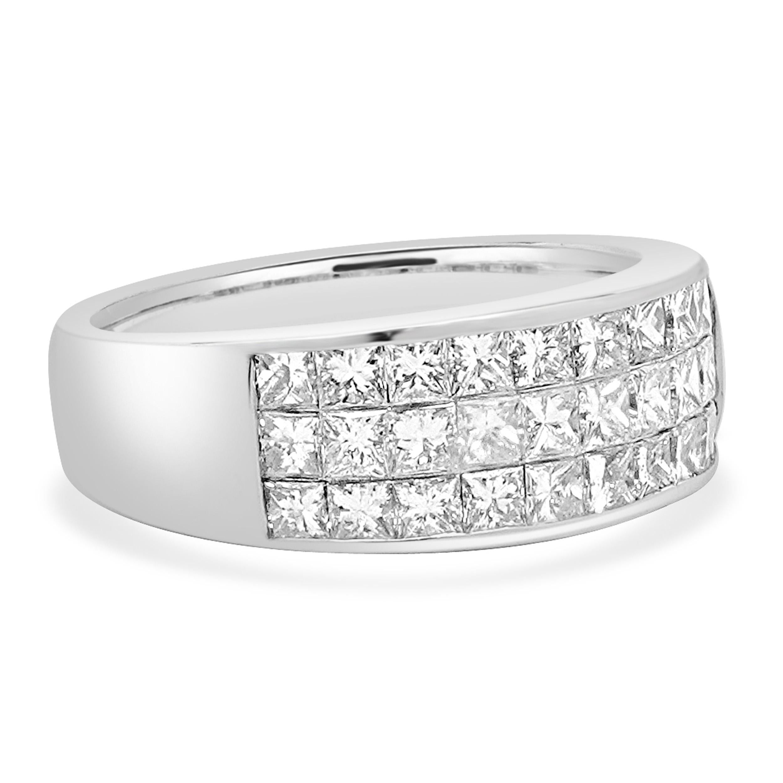 Anello con diamanti incastonati a tre file in oro bianco 14 carati In condizioni ottime in vendita a Scottsdale, AZ