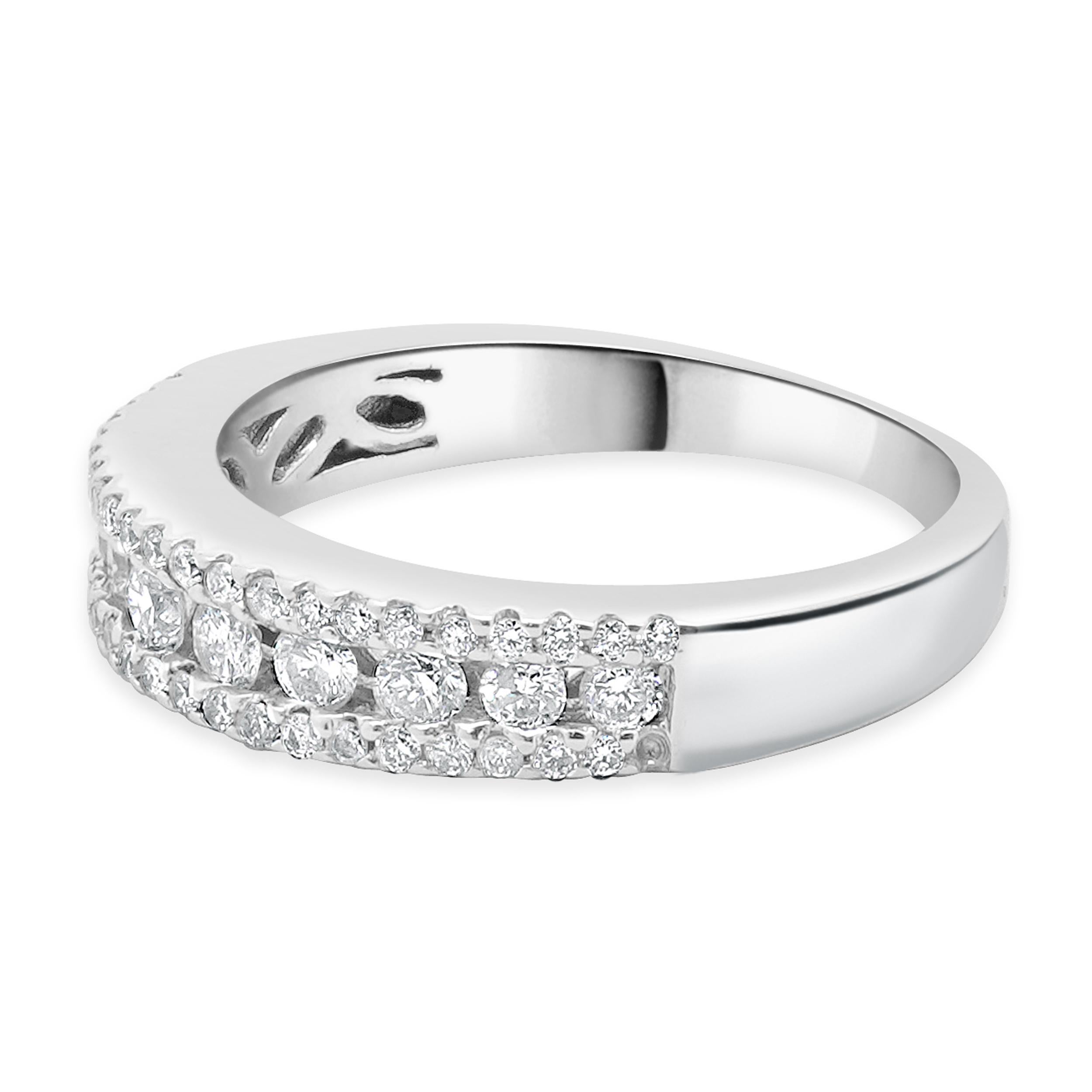 Designer: personalizzato
Materiale: oro bianco 14 carati
Diamante: 54 tagli tondi a brillante = 0,52cttw
Colore: I / J
Chiarezza: SI2-I1
Misura dell'anello: 6.25 (si prega di prevedere due giorni di spedizione in più per le richieste di