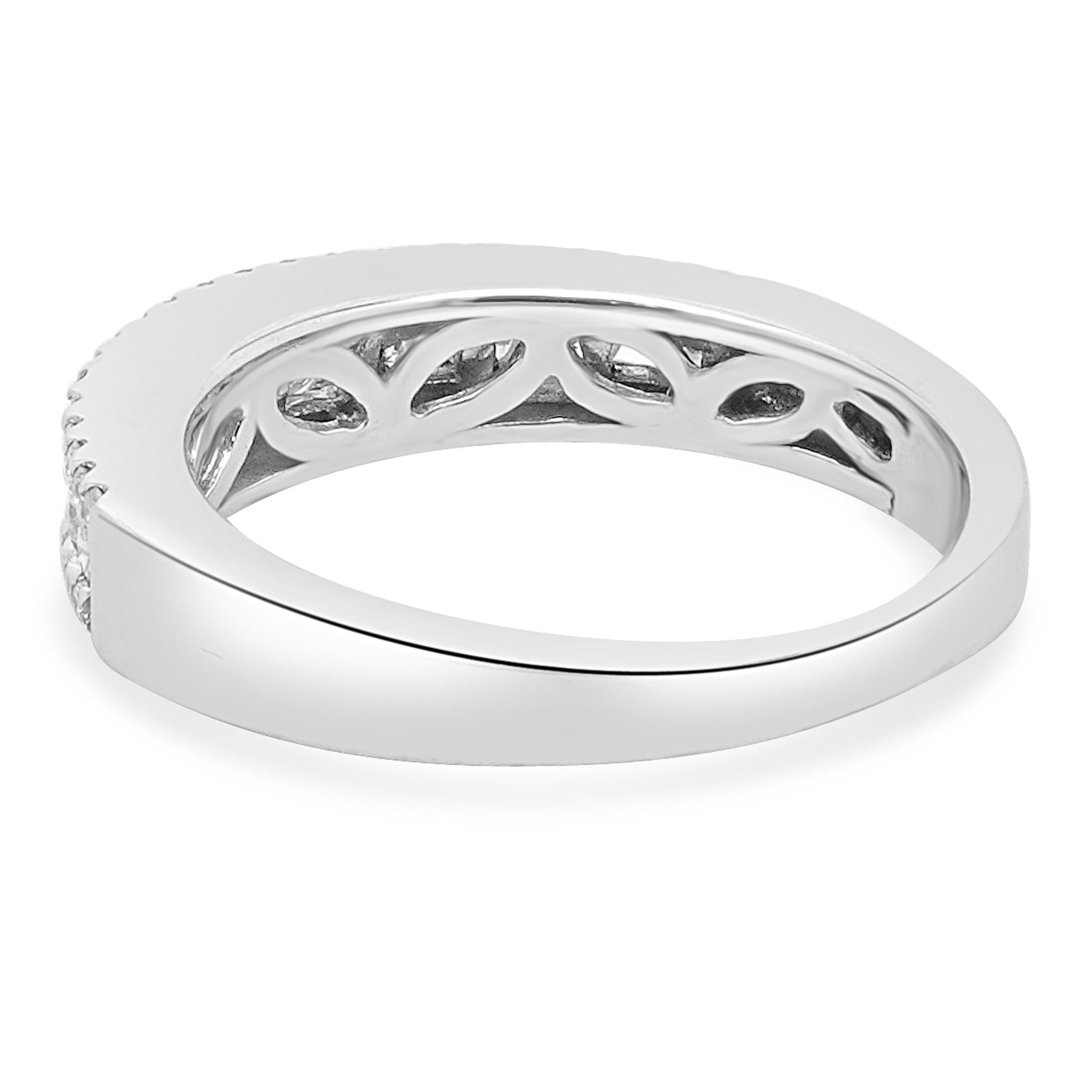 Taglio rotondo Fascia di diamanti a tre file con taglio a brillante rotondo in oro bianco 14 carati in vendita
