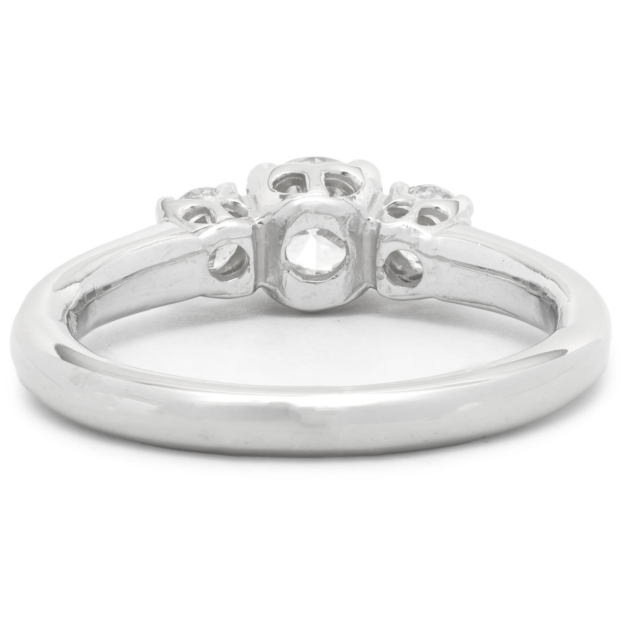 14 Karat White Gold Three Stone Round Brilliant Cut Diamond Engagement Ring In Excellent Condition For Sale In Scottsdale, AZ