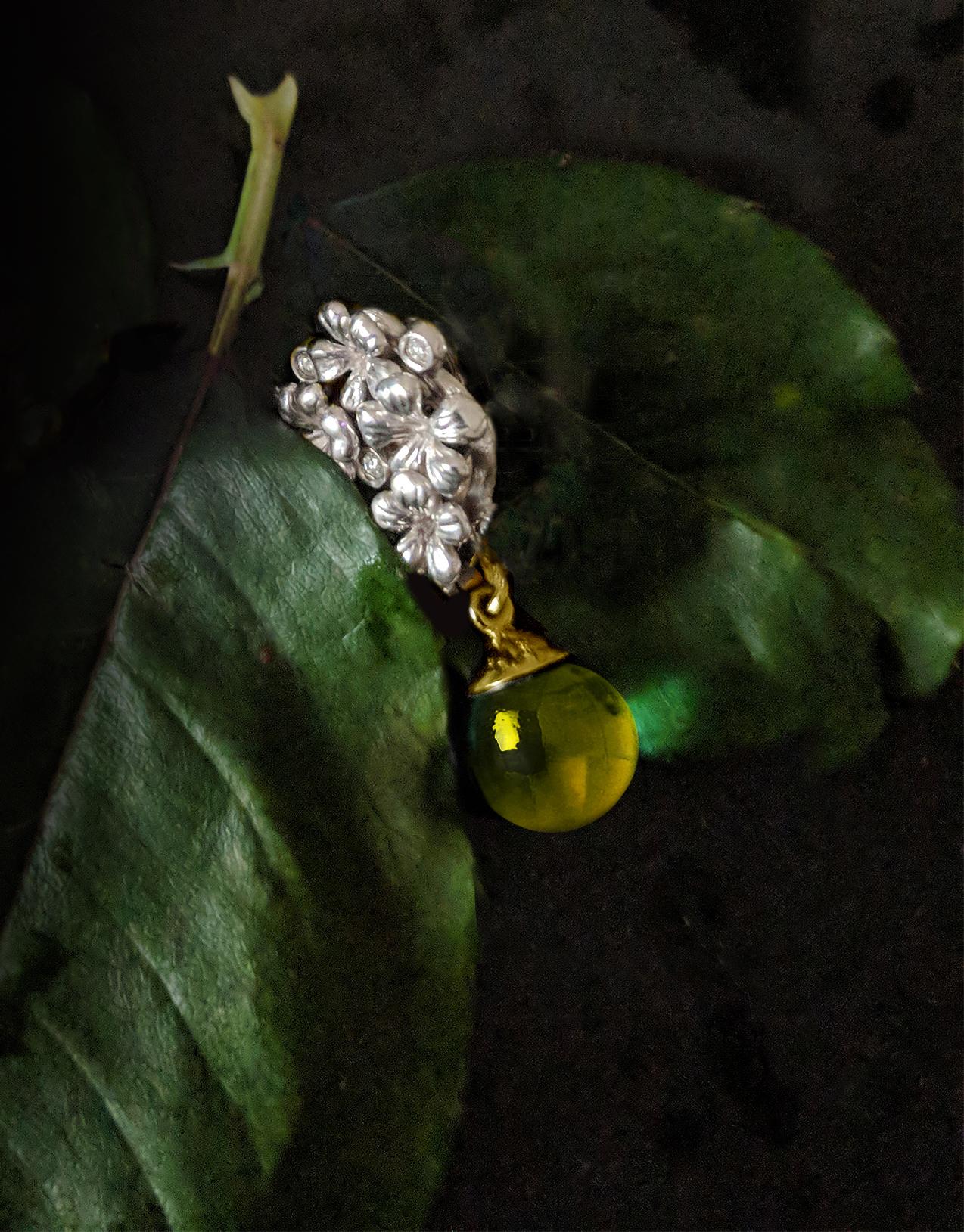 Two-tone Plum Blossom brooch in 18 karat white and yellow gold with a removable citrine drop encrusted with three round diamonds, is a contemporary jewellery piece that has been featured in Vogue UA reviews. The cabochon gem can be easily replaced
