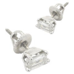 Clous d'oreilles en or blanc 14 carats avec diamants taille trapézoïdale