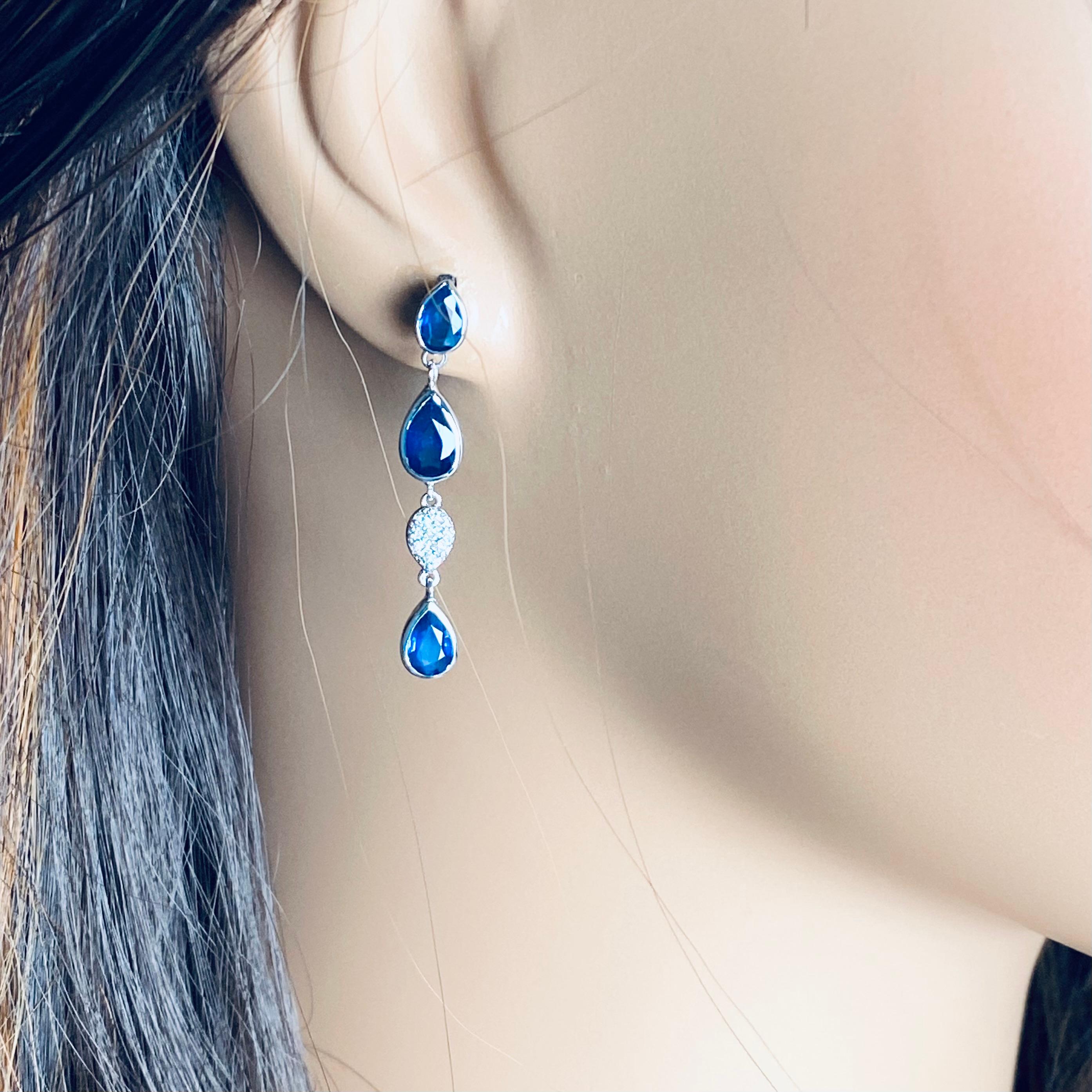 Orecchini pendenti in oro bianco 14 carati con zaffiro e diamante a tre livelli In condizioni Nuovo in vendita a New York, NY
