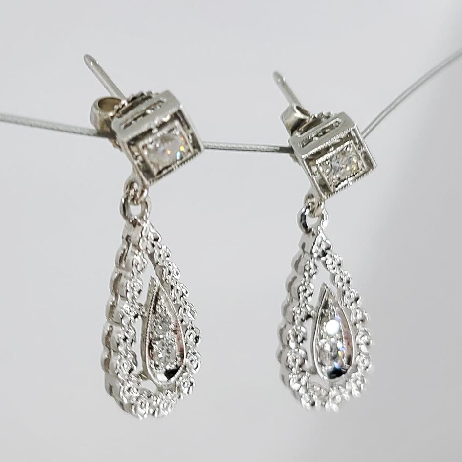 White Gold Vintage Pear Drop Diamond Earrings In Good Condition In Coral Gables, FL