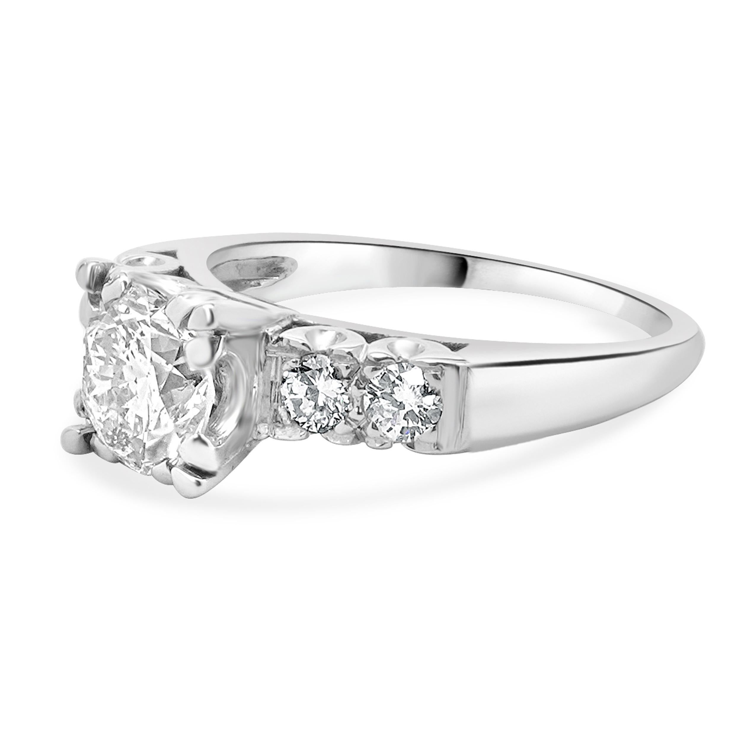 Matériau : Or blanc 14K
Diamant central : 1 diamant rond de taille brillant = 1,14ct
Couleur : H
Clarté : I2
Diamant : 4 diamants ronds de taille brillant = 0,25cttw
Couleur : H
Clarté : I1
Taille de l'anneau : 6 (veuillez prévoir jusqu'à 2 jours