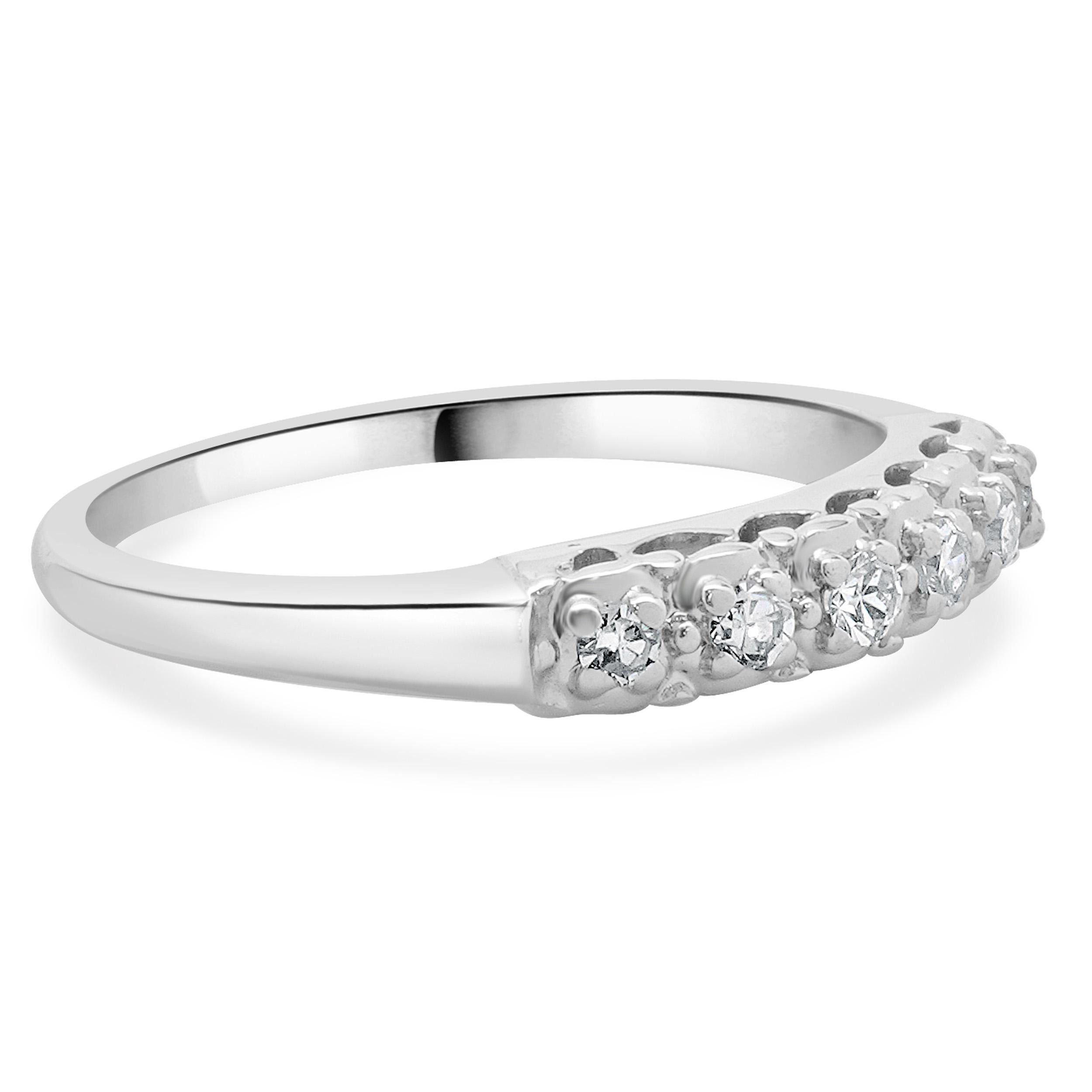 14 Karat White Gold Vintage Single Cut Diamond Band (bandeau en or blanc 14 carats avec diamant)  Design/One : Custom Material : Bon état - En vente à Scottsdale, AZ