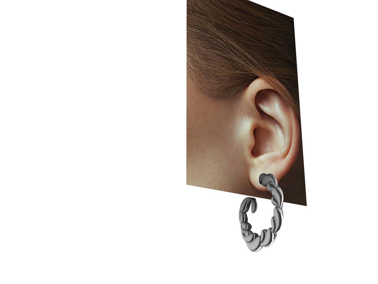 Boucles d'oreilles en or blanc 14 carats avec anneau en forme de vague en vente 1