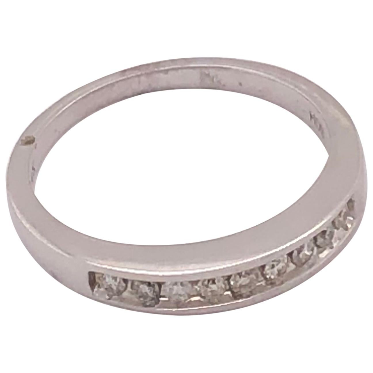 Alianza de Aniversario en Oro Blanco de 14 Kilates con Diamantes 0.45 TDW