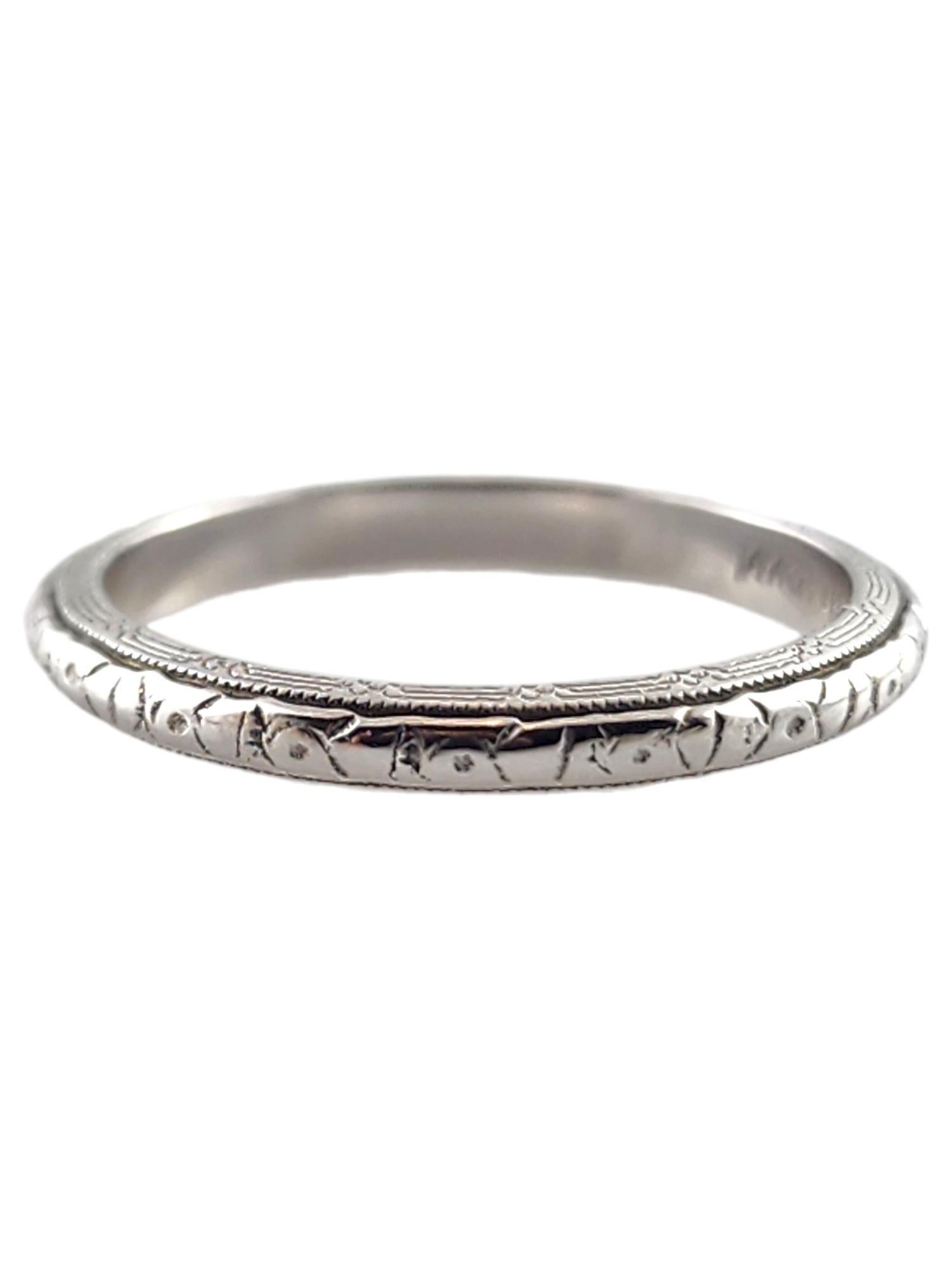 14 Karat White Gold Wedding Band Size 5.5

This gorgeous wedding band was meticulously crafted from 14K white gold for a beautiful finish!

Ring size: 5.5
Shank: 2.25mm

Weight: 2.05 g/ 1.32 dwt

Hallmark: 14K&P ATINOM

Very good condition,