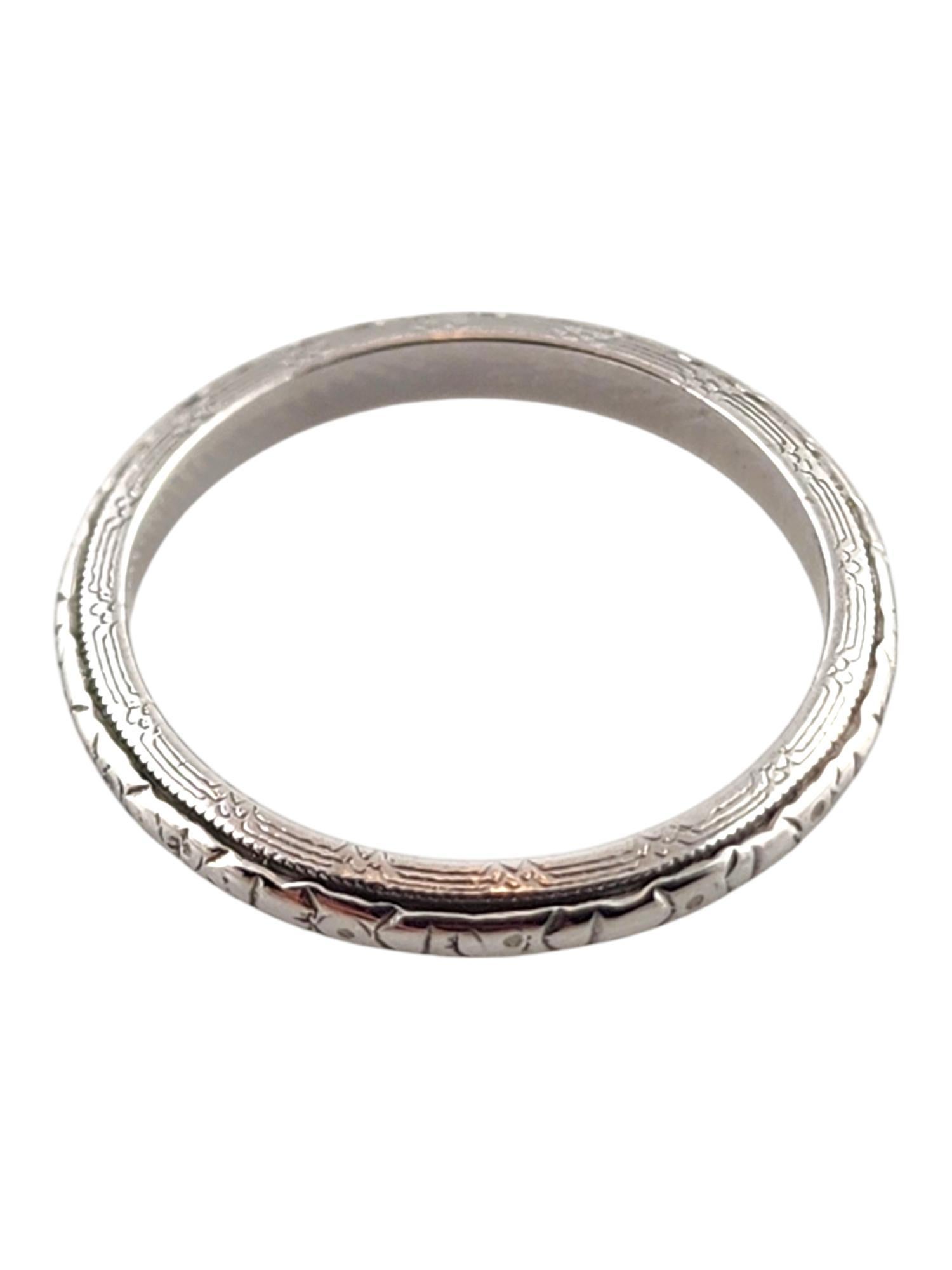 14 Karat White Gold Wedding Band Size 5.5 #19379 In Good Condition For Sale In Washington Depot, CT