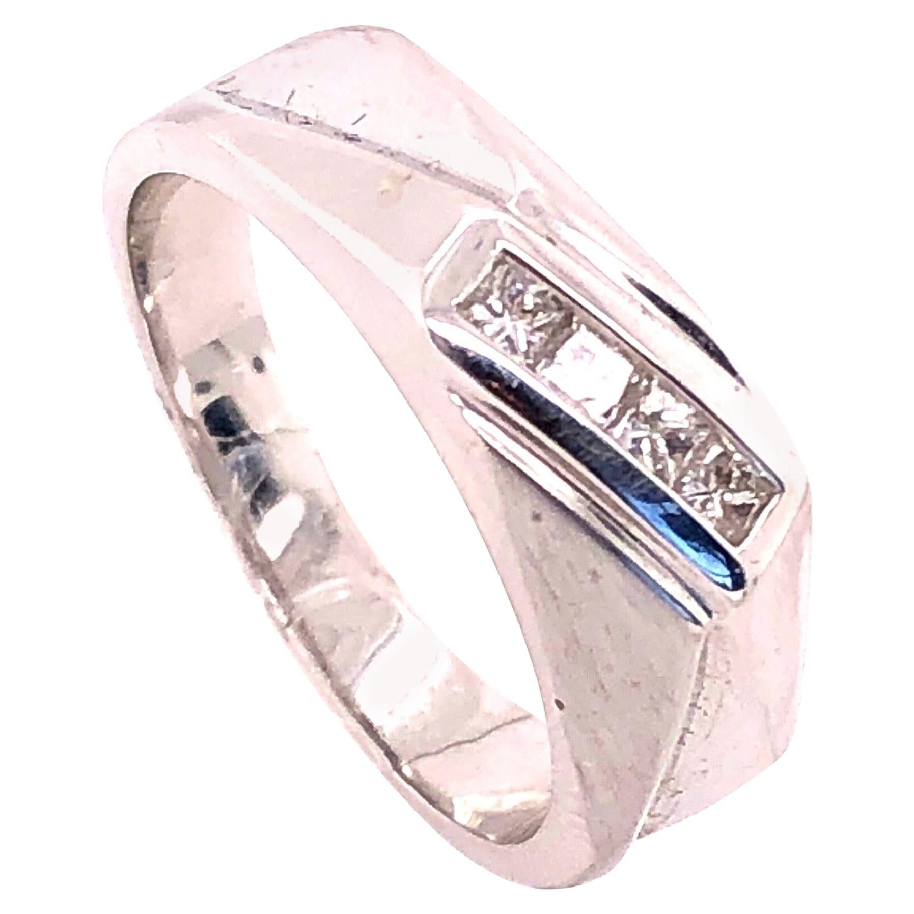 14 Karat White Gold Wedding Bridal Band Ring with Four Diamonds 0.25 TDW For Sale