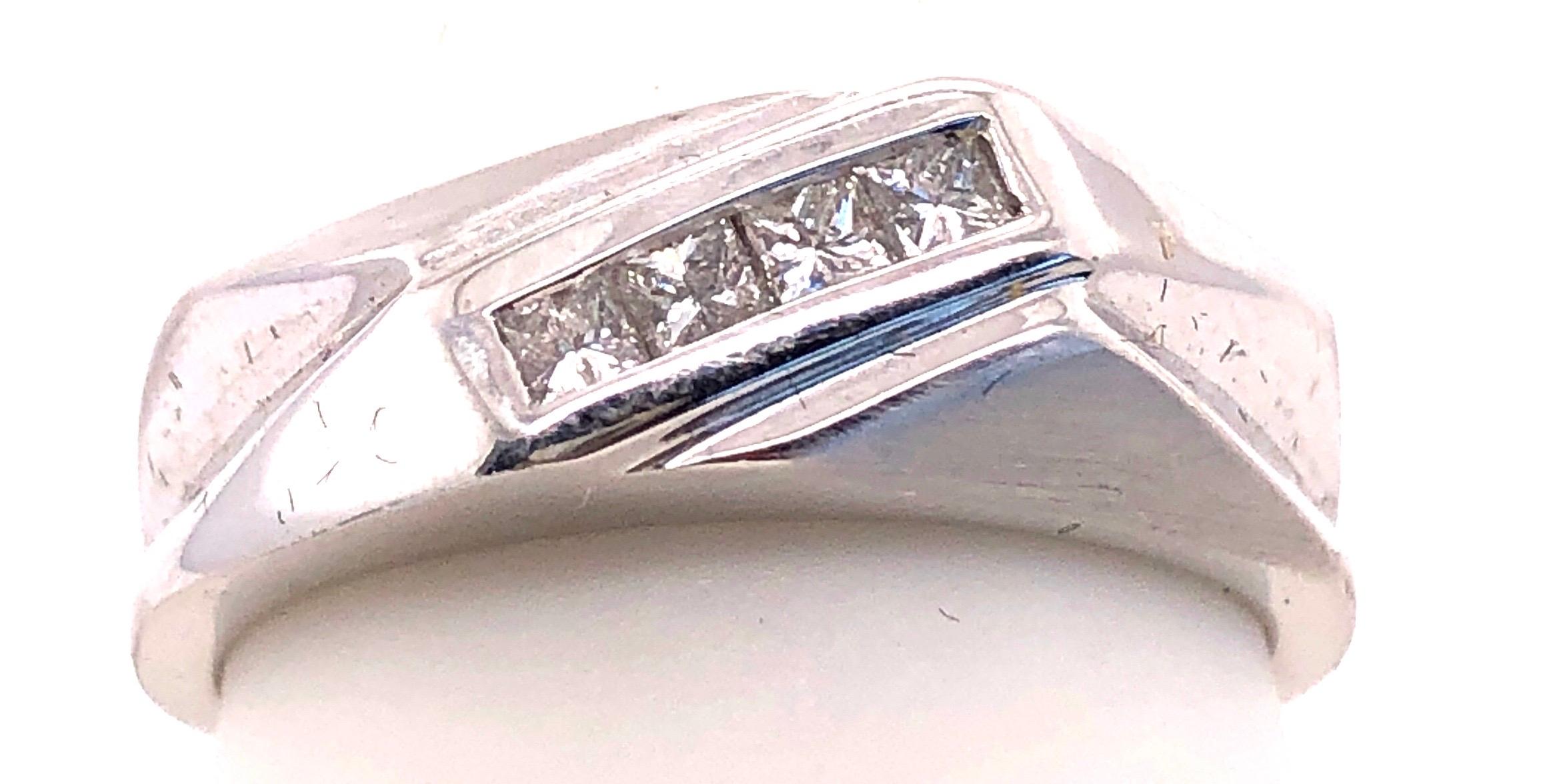 14 Karat White Gold Wedding Bridal Band Ring with Four Diamonds 0.25 TDW For Sale 5