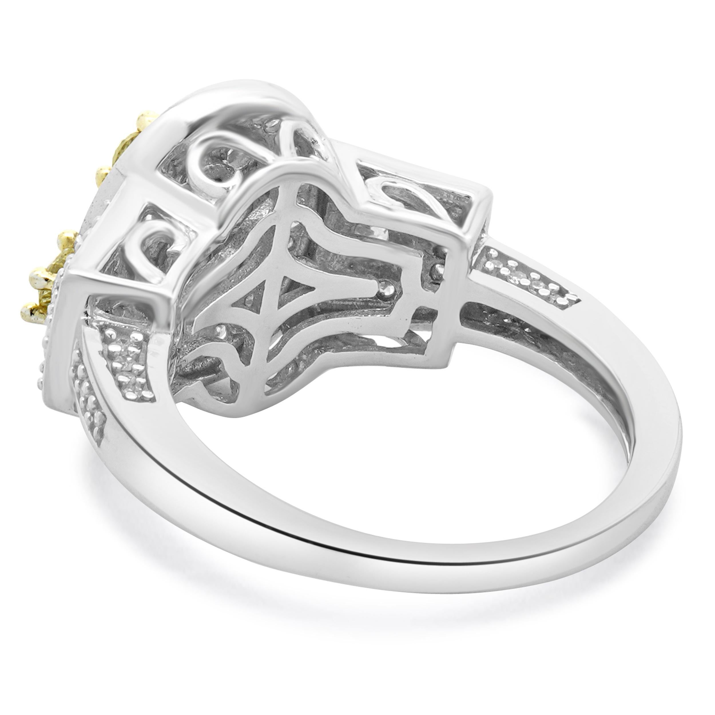 Bague de fiançailles en or blanc 14 carats diamants blancs et jaunes en grappe Excellent état - En vente à Scottsdale, AZ
