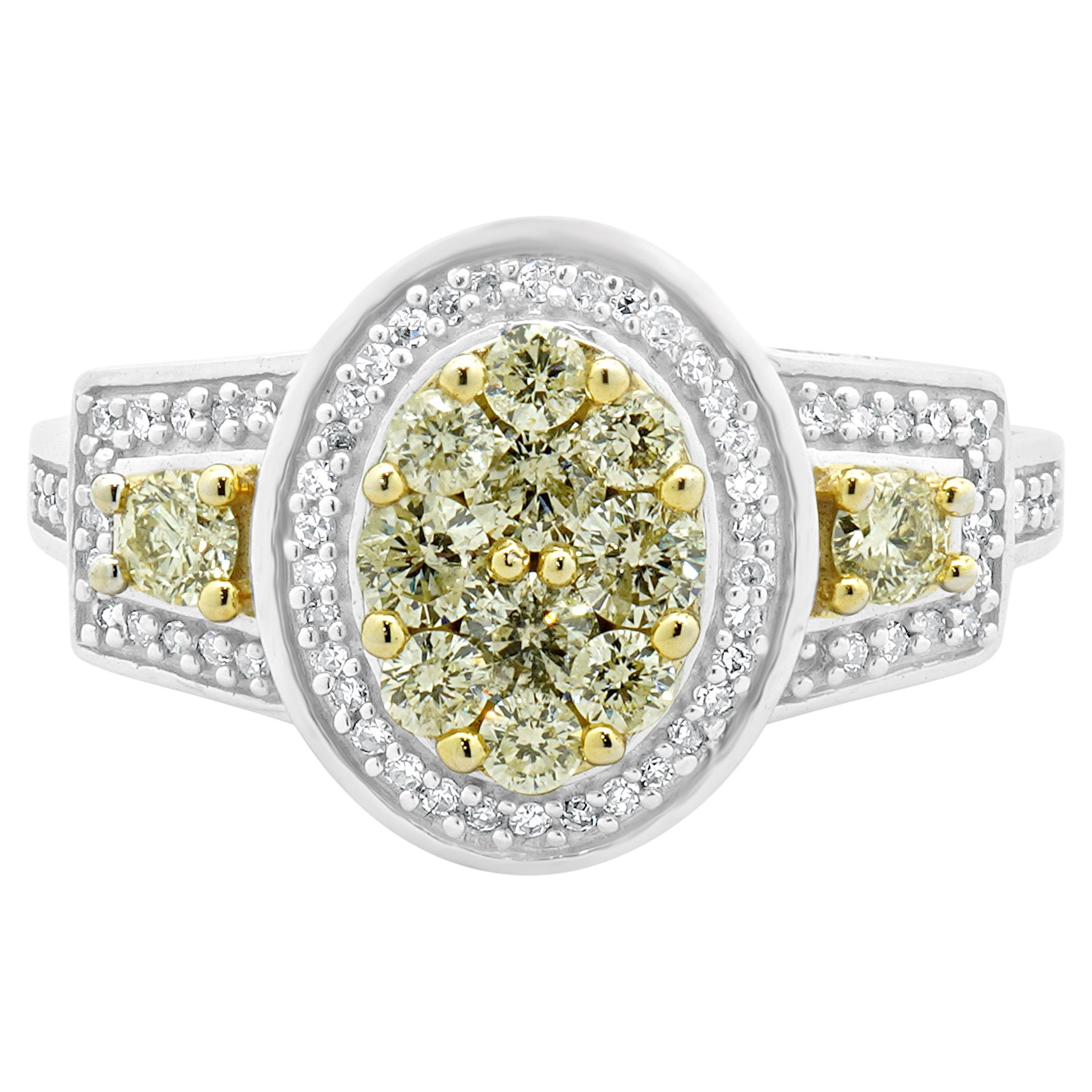 Bague de fiançailles en or blanc 14 carats diamants blancs et jaunes en grappe