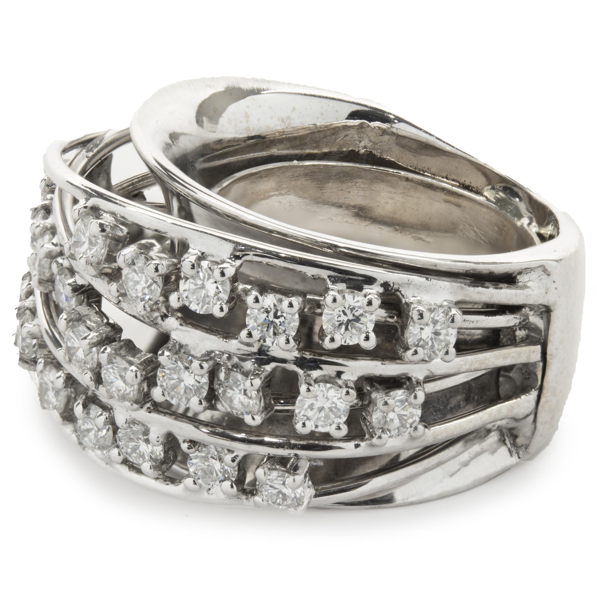 Designer: personalizzato
Materiale: Oro bianco 14K
Diamante: 27 tagli rotondi a brillante = .85cttw
Colore: H
Chiarezza: SI1
Misura dell'anello: 4 (si prega di prevedere due giorni di spedizione in più per le richieste di misura)
Peso: 13,42 grammi
