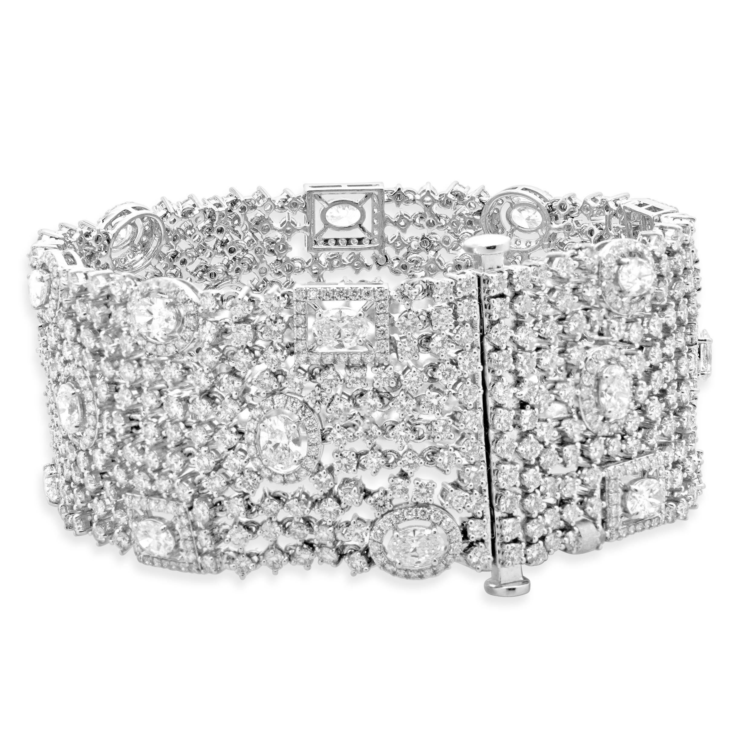 Taglio rotondo 14 Karat White Gold Wide Multi Shape Diamond Bracelet in vendita