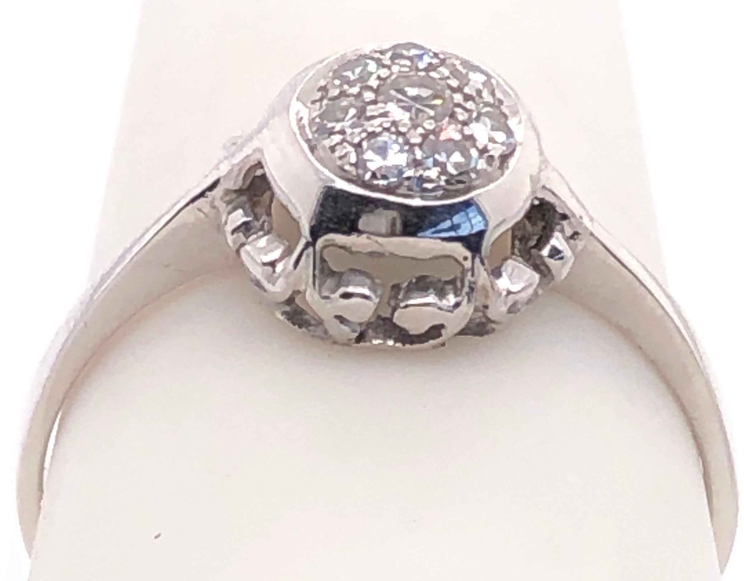 14 Karat White Gold with Center Diamond Cluster Ring In Good Condition For Sale In Stamford, CT