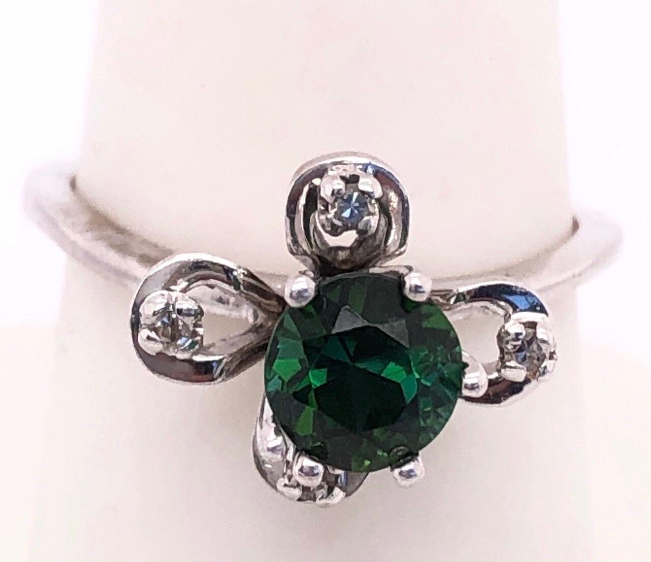 14 Karat White Gold with Center Green Tourmaline Fashion Ring In Good Condition For Sale In Stamford, CT