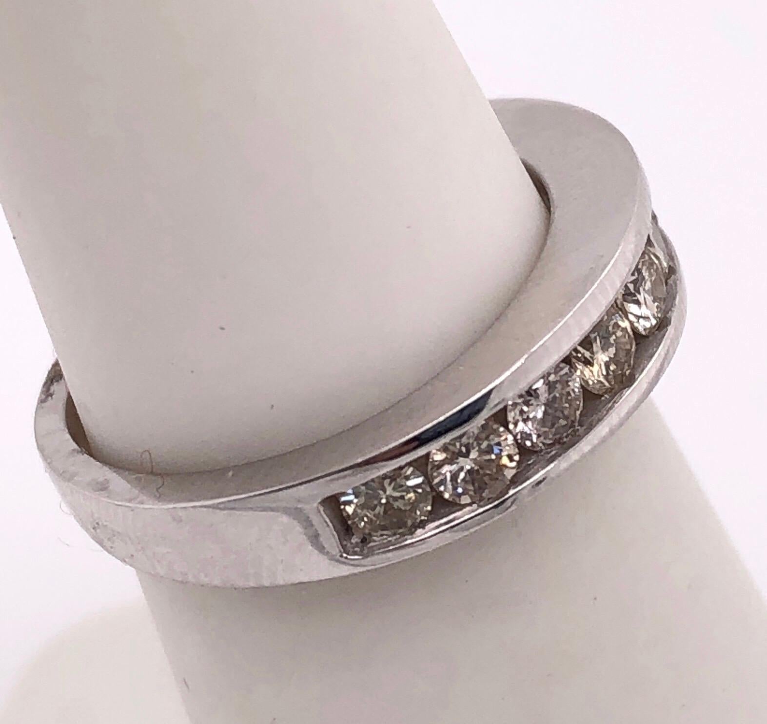 Taille ronde Anneau / bague de mariage en or blanc 14 carats avec diamants 1,20 TDW en vente