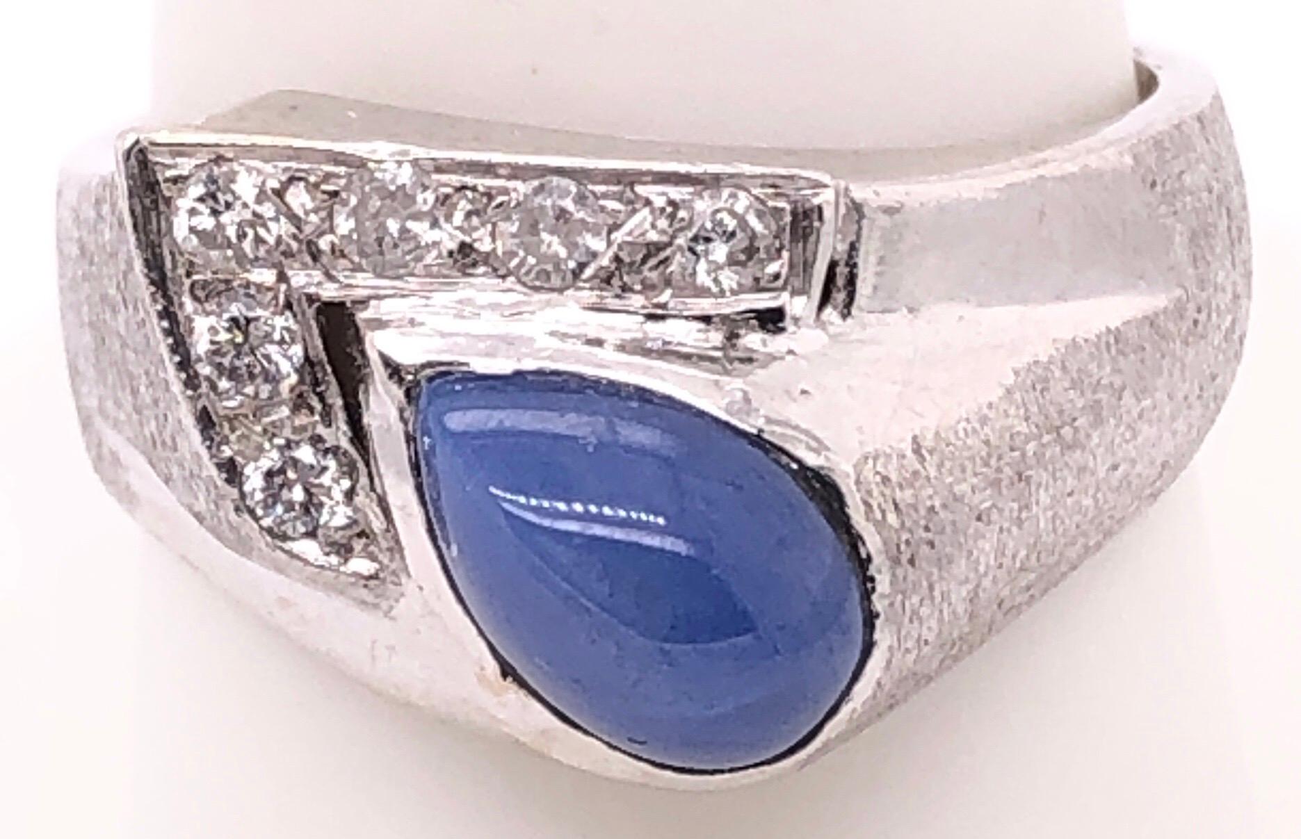 14 Karat Weißgold Cabochon-Ring mit tropfenförmigem Saphir und Diamant-Akzenten (Zeitgenössisch) im Angebot