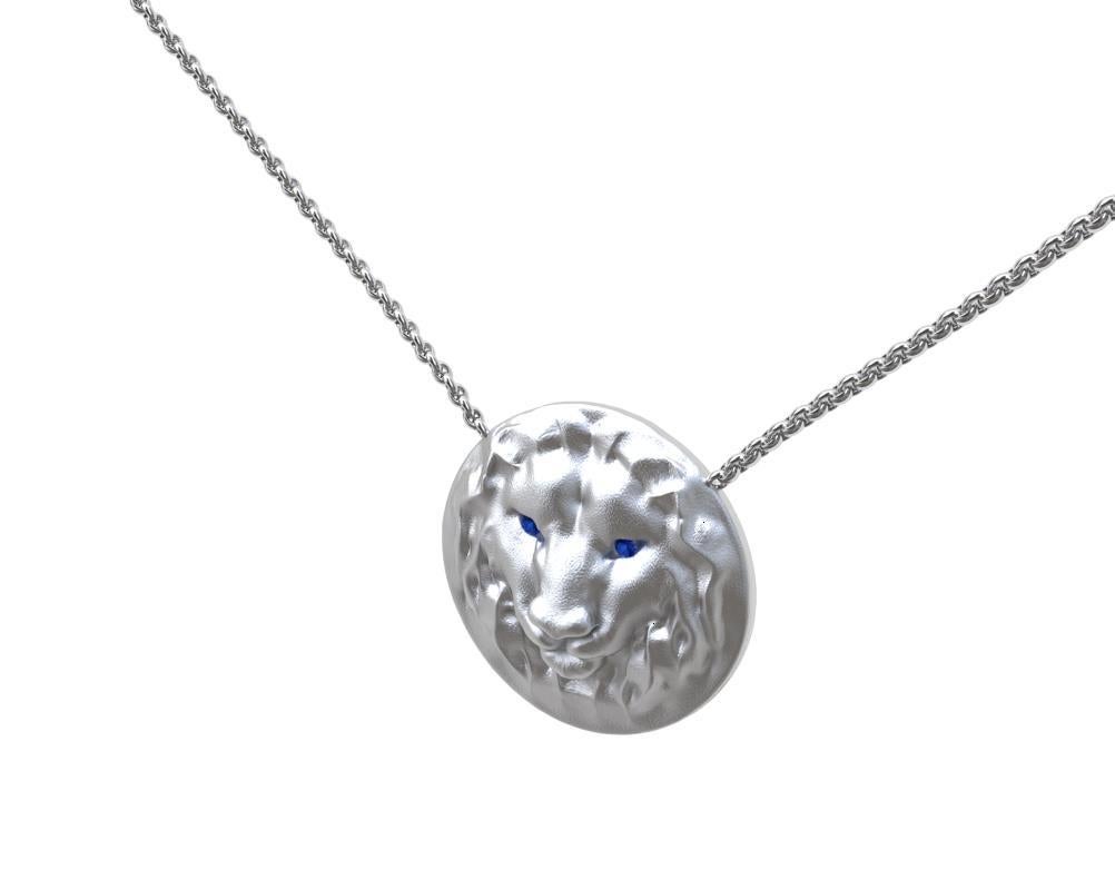 Taille ronde Collier pendentif pour femme en or blanc 14 carats lion léopard avec yeux en saphir en vente