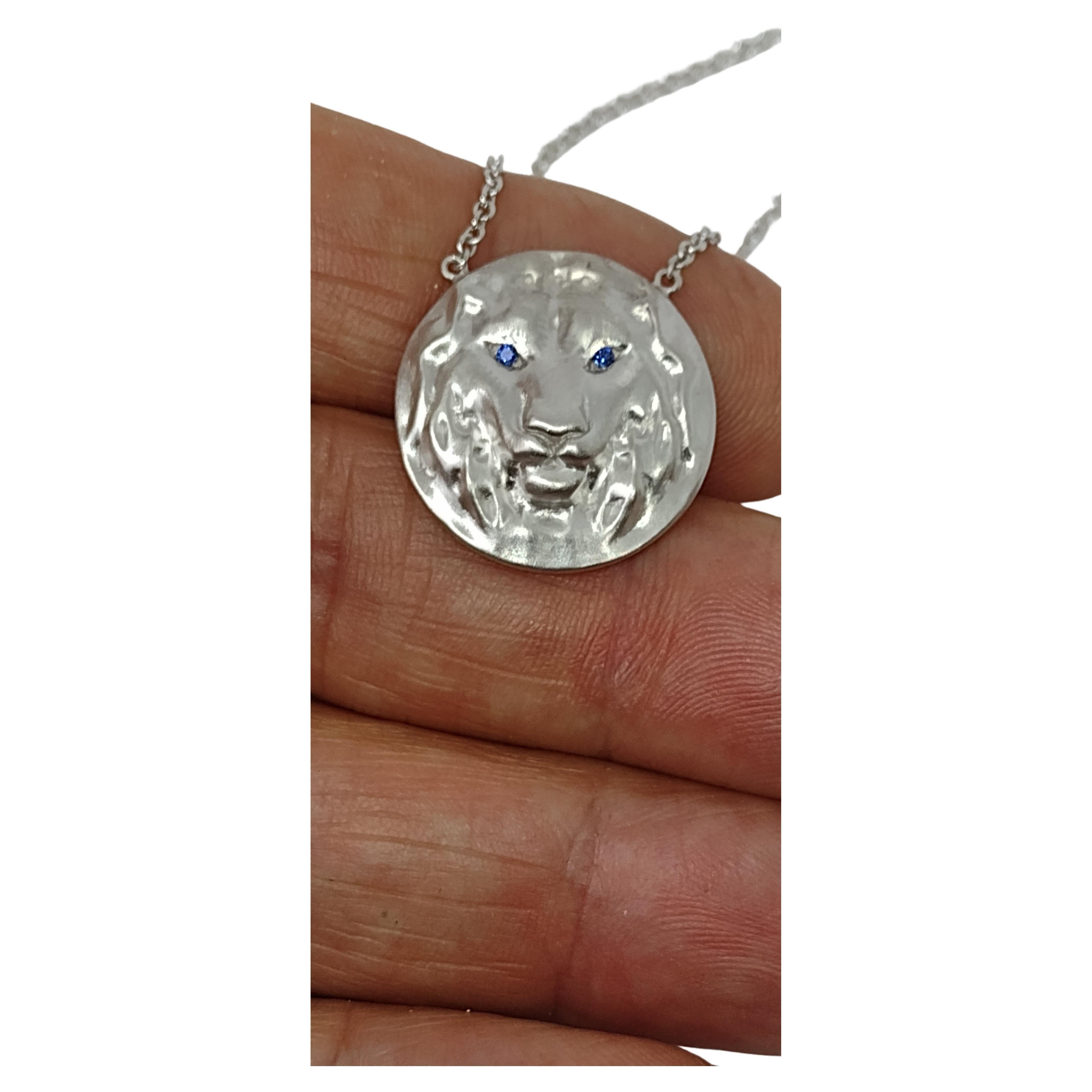 14 Karat White Gold Pendant Necklace Lion with Sapphire Eyes For Sale
