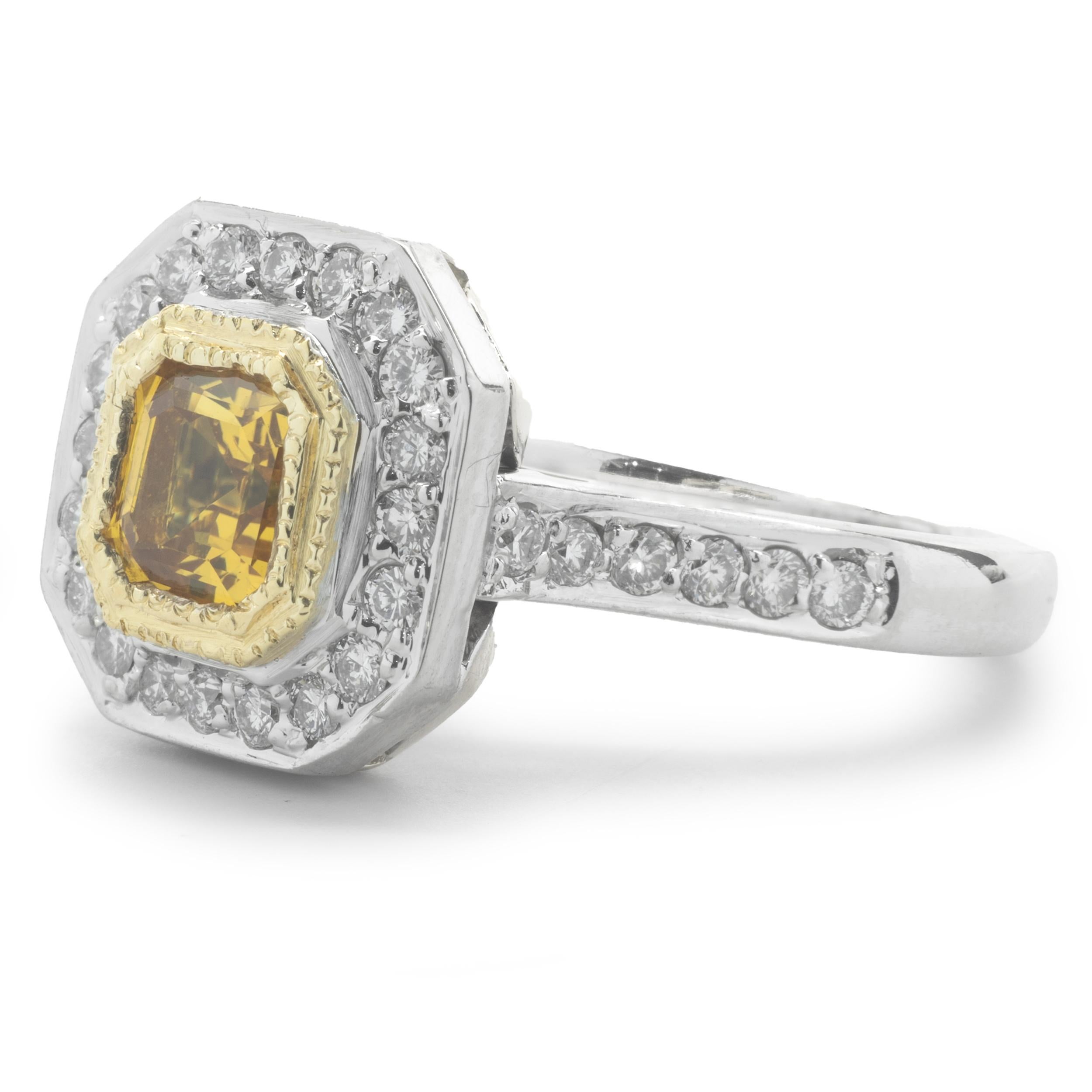 Taille Asscher Bague en or blanc 14 carats, saphir jaune et diamant en vente