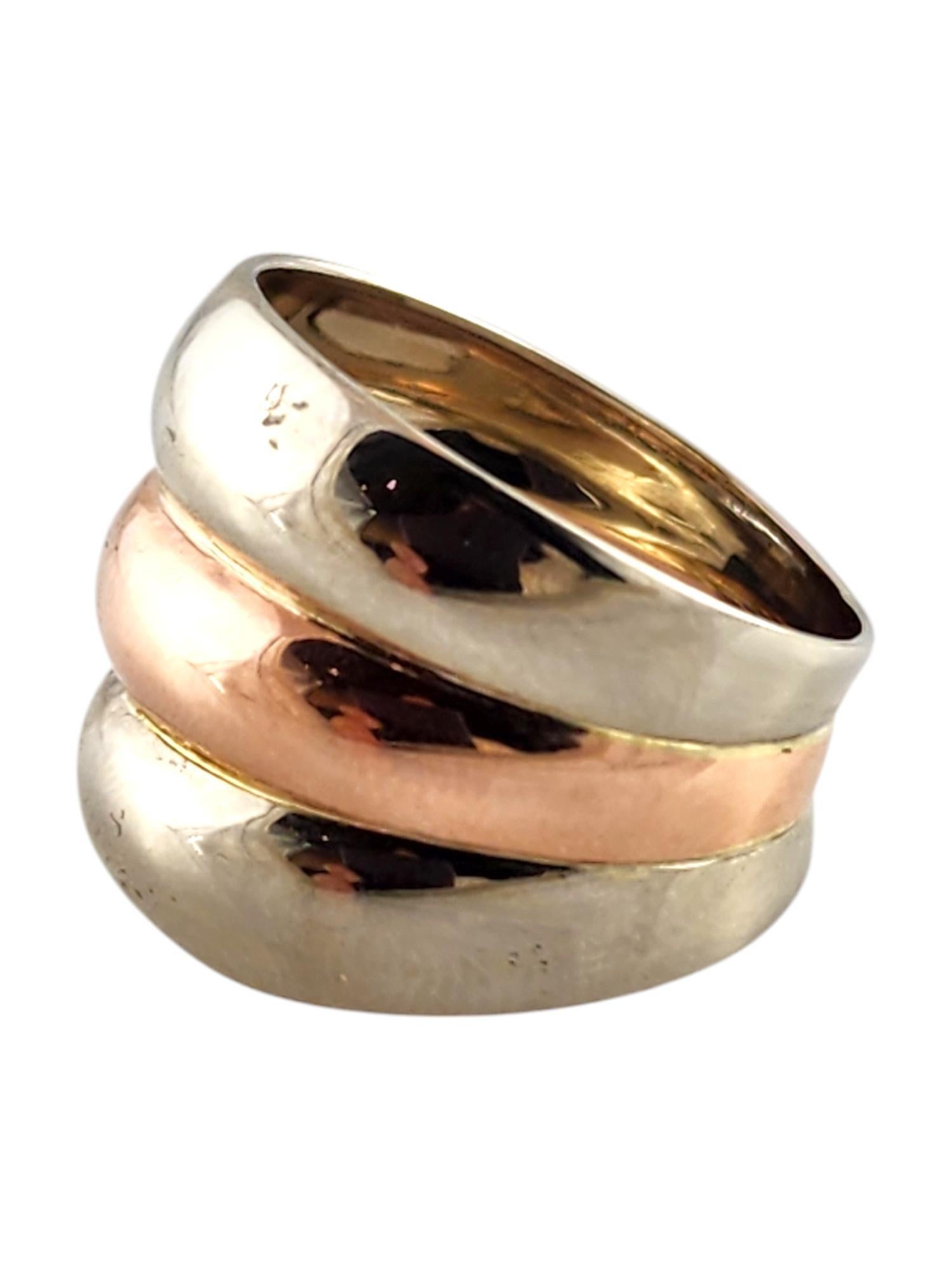 14 Karat White & Rose Gold Wide Band Ring Size 8

This beautiful wide band ring is crafted from 2 14K white gold band with a 14K rose gold band in between them!

Ring size: 8
Shank: 7.4mm
Front: 17.2mm

Weight: 2.9 g/ 1.9 dwt

Hallmark: 14K