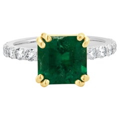 Anillo de Oro Blanco y Amarillo de 14 Kilates con Esmeralda Colombiana y Diamantes