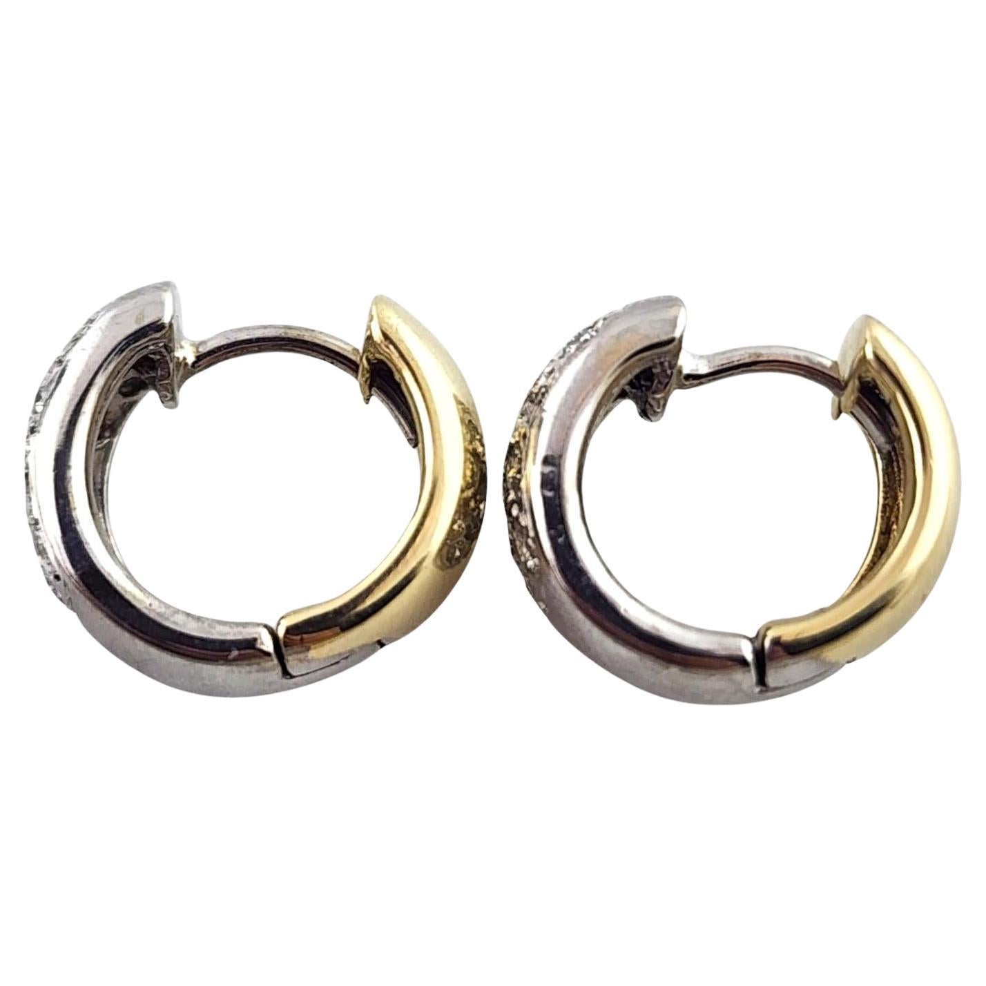 14 Karat White & Yellow Gold Reversable Diamond Huggie Hoop Earrings

These beautiful huggies were meticulously crafted from 14K yellow & white gold with 26 sparkling round brilliant cut diamonds!

Approximate total diamond weight: .78 cts

Diamond