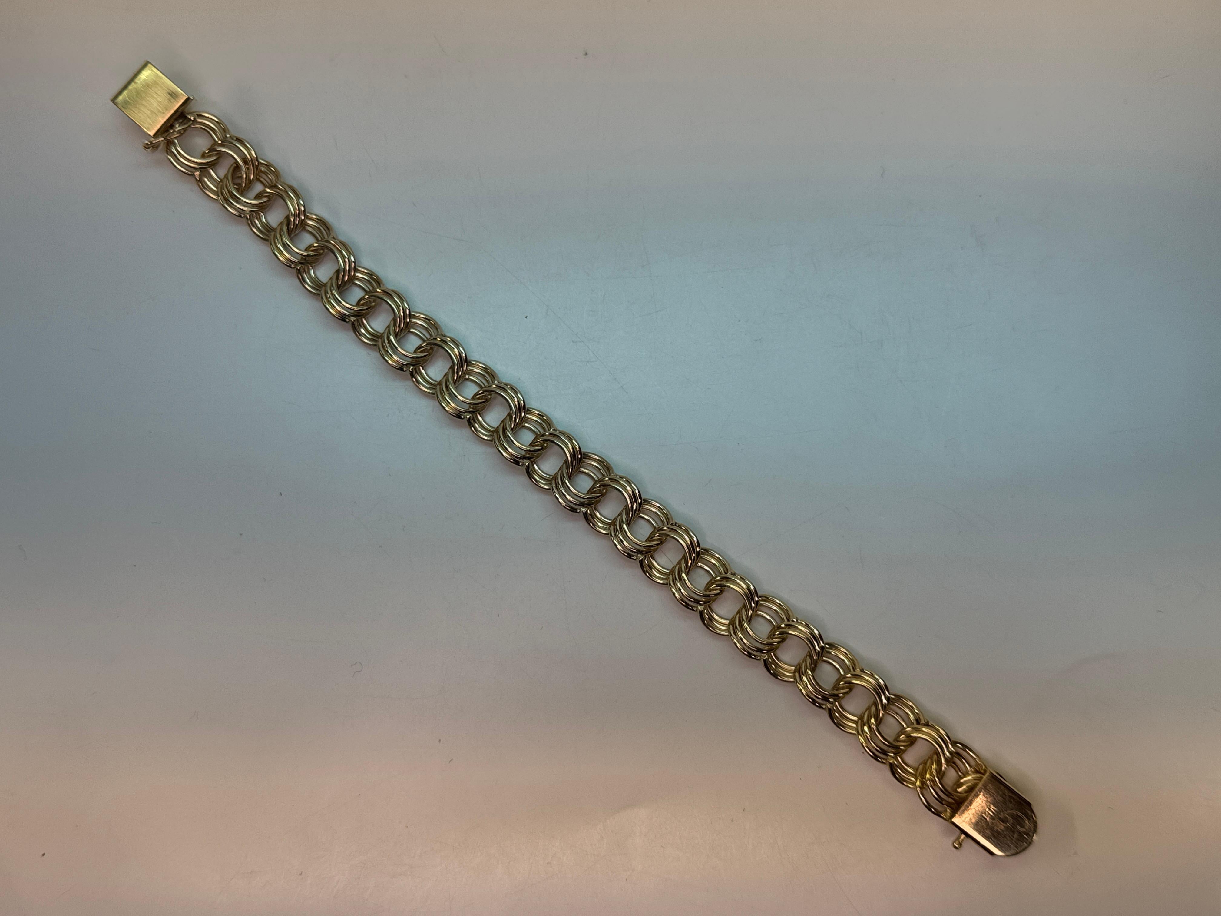 14 Karat Wide Triple Link Charm Bracelet en vente 1
