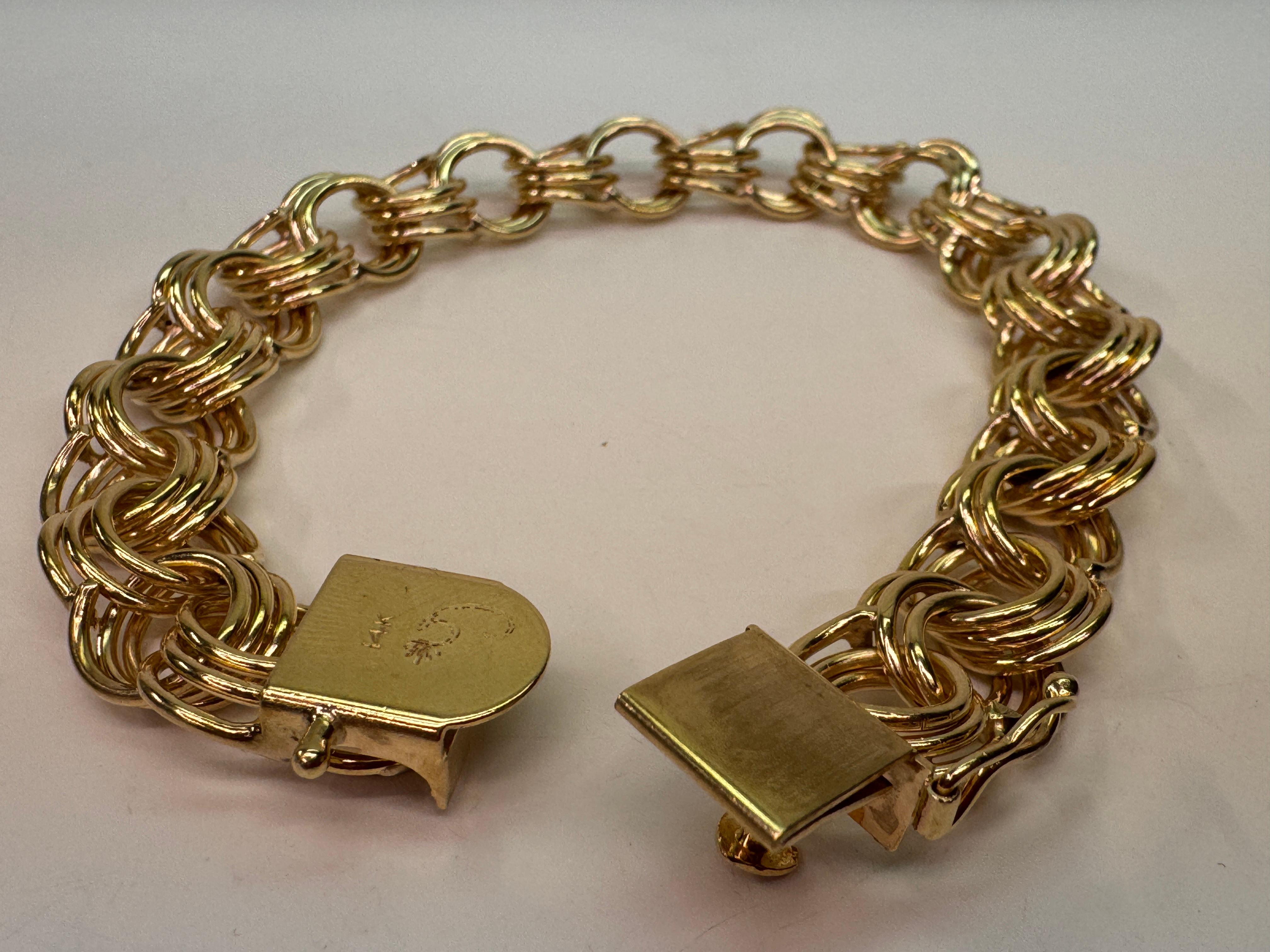 14 Karat Wide Triple Link Charm Bracelet en vente 3