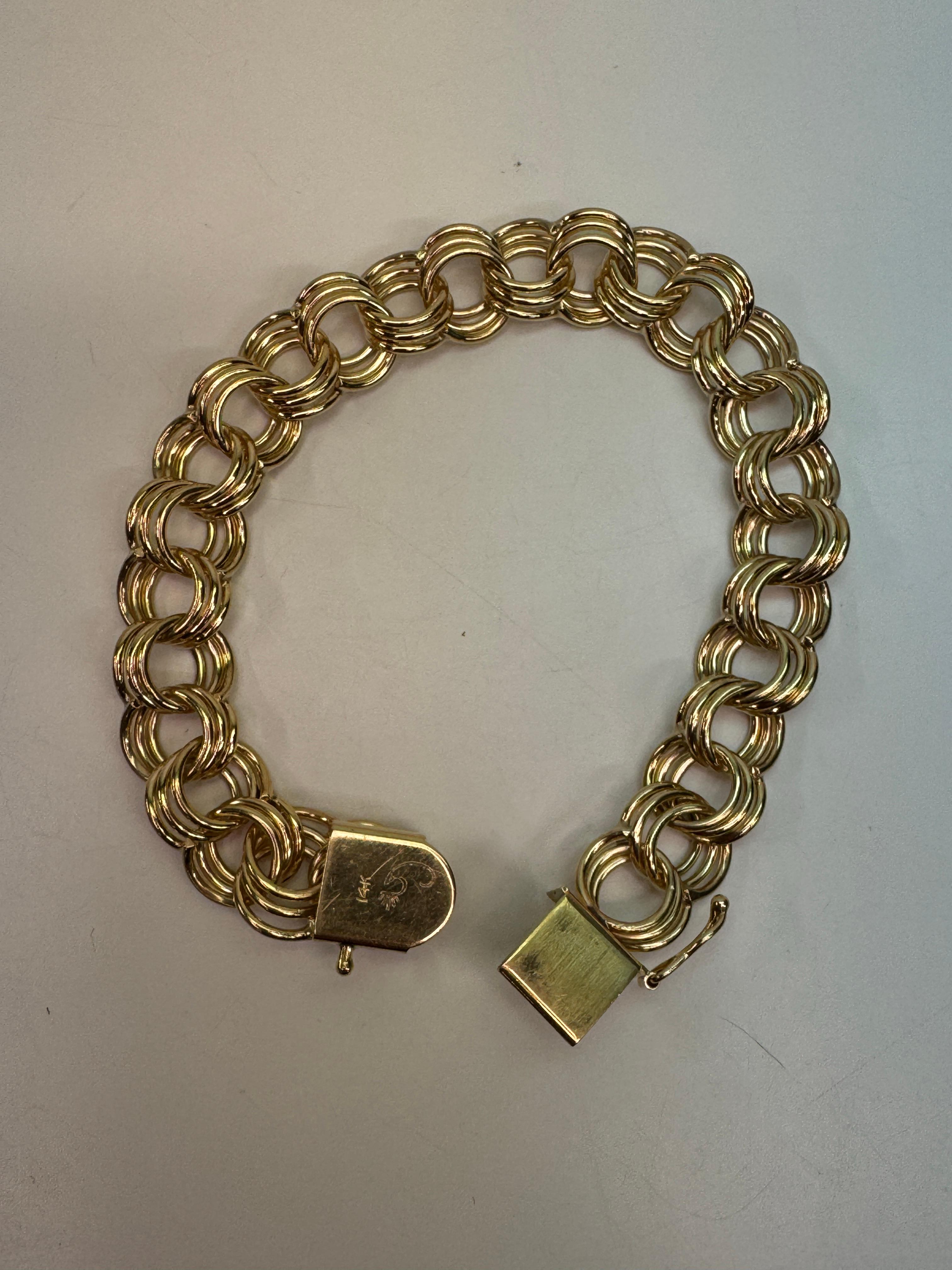 14 Karat Wide Triple Link Charm Bracelet en vente 4