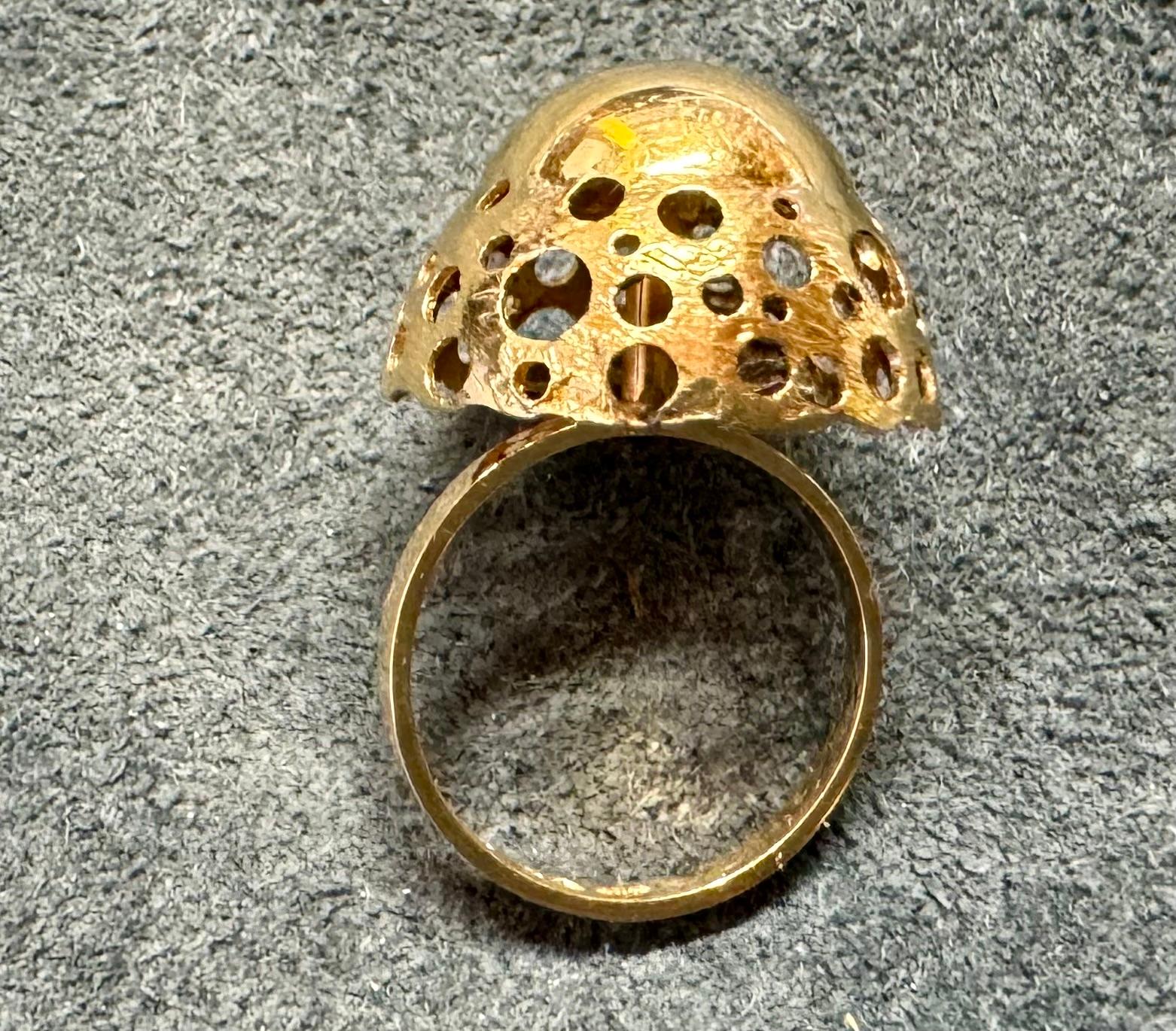 14 Karat Yellow 585 Gold Finland 1972 Liisa Vitali Ring

Size Ø 16mm
US size approx. 5.5
Made in 1972
Weight approx. 3.5g
585 Gold = 14K
Sing Liisa
Maker Helsinki Finland Aatos Johannes Hauli (AHI 1955-1980)
No engraving.
The edge was sometimes