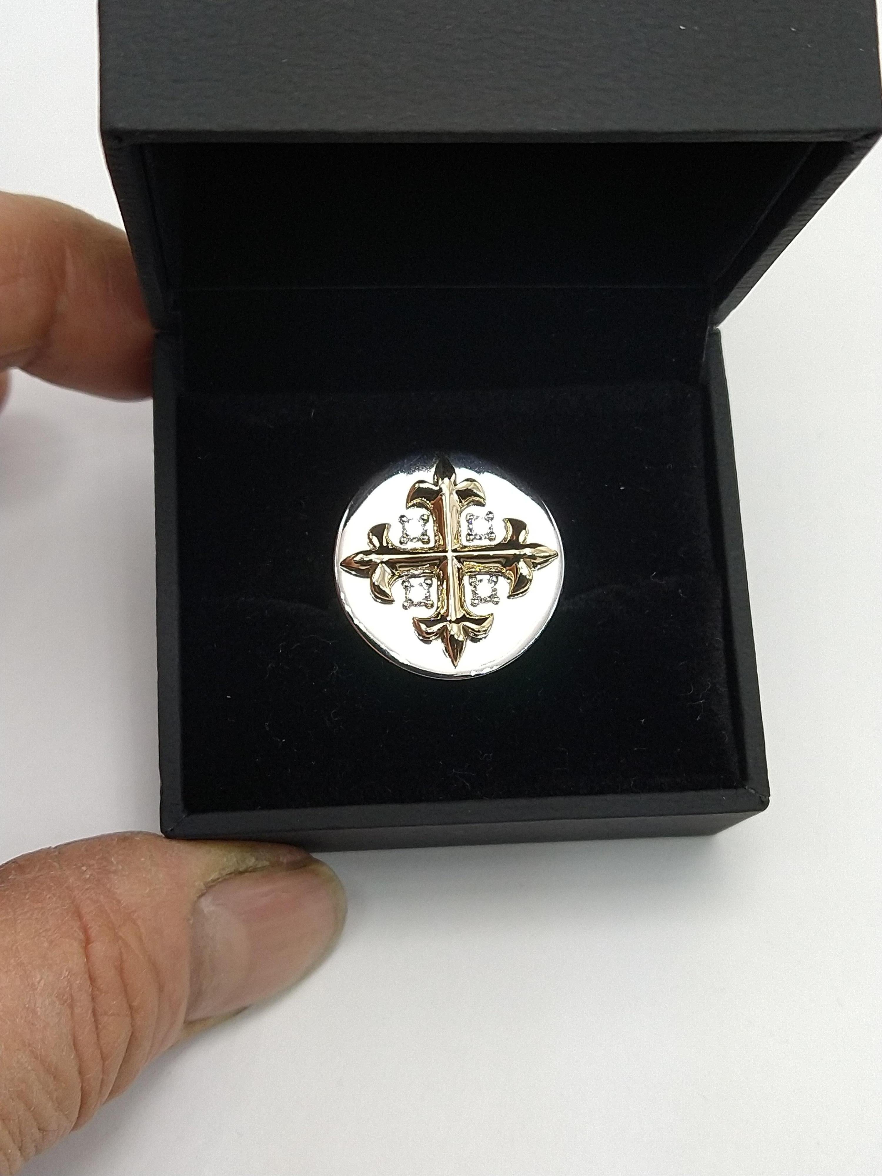 En vente :  Bague chevalière croix diamantée 14 carats jaune et 14 carats blanc West 46 7