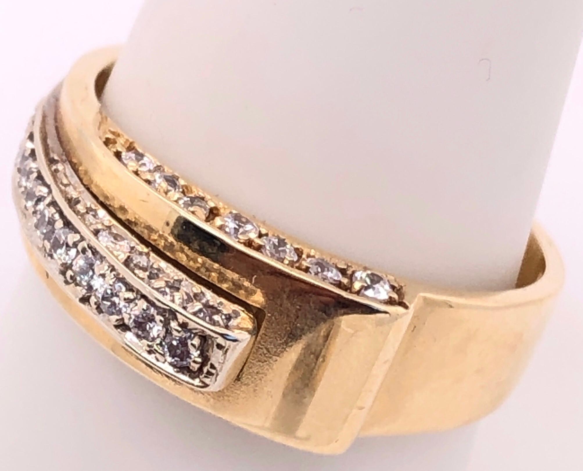 Moderno Anello contemporaneo in oro giallo e bianco 14 carati e diamanti in vendita